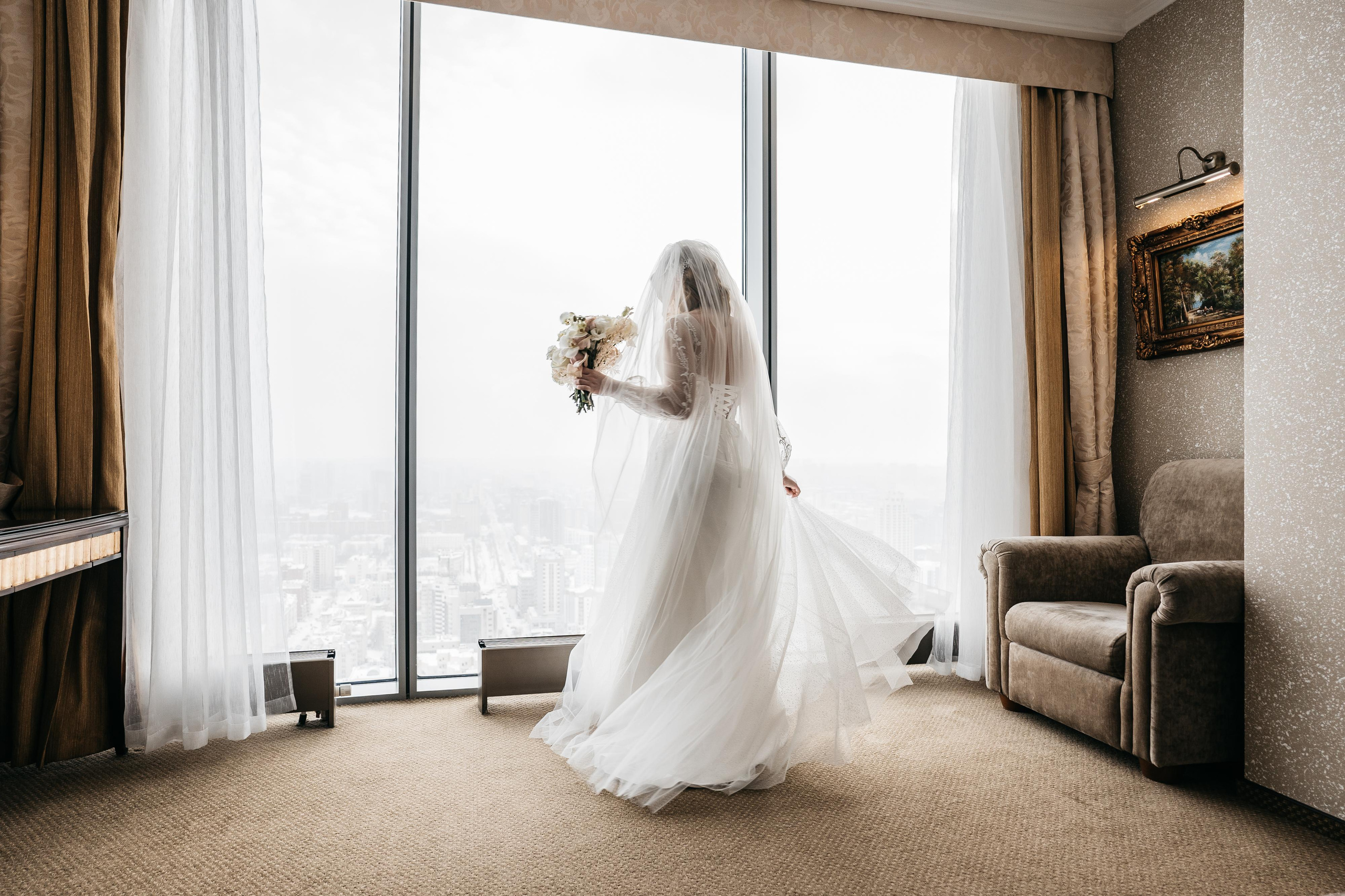 Свадебная фотосессия в Екатеринбурге, свадебная фотосессия в фотостудии Лаборатория, сниму красиво ваше событие. Фотограф Татьяна Мамонтова