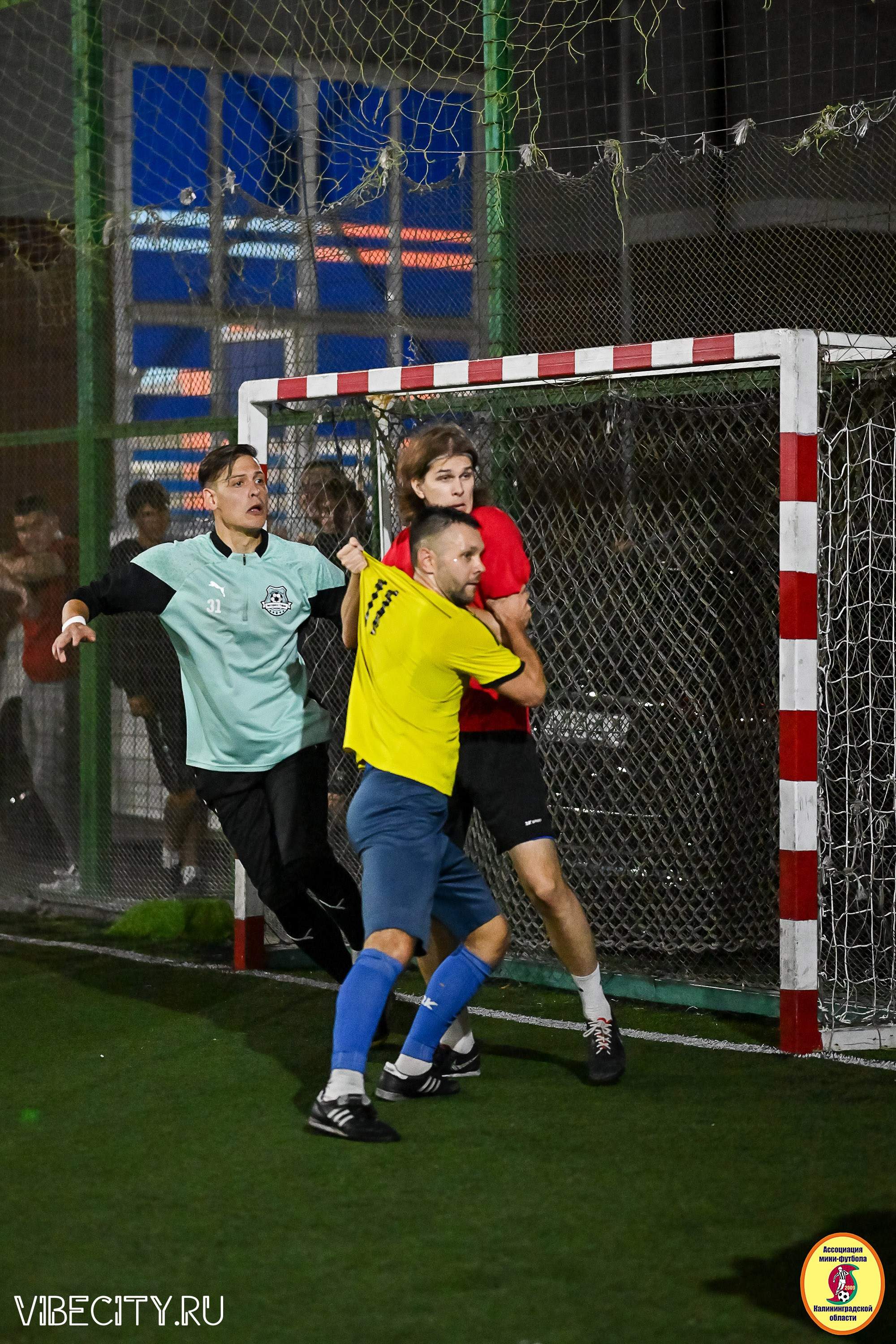 ФИНАЛЬНЫЕ ИГРЫ КУБКА МИНИ-ФУТБОЛЬНОЙ ЛИГИ И КУБКА КОРПОРАТИВНОЙ МФЛ 2025. VIBECITY.RU Вайб Сити Ру Фоторепортажи Фотоотчеты Калининград