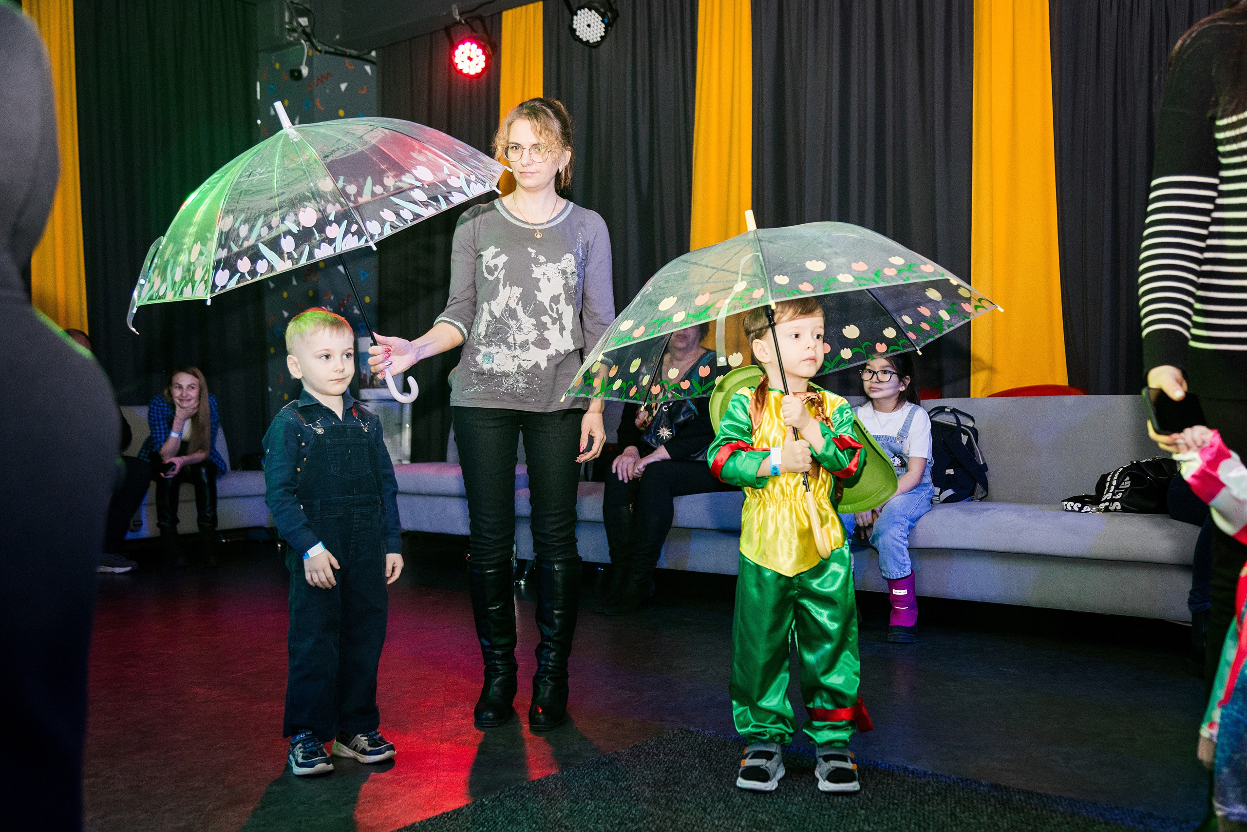 Новогодние утренники. Детский фотограф видеограф в Хабаровске Михаил Орлов