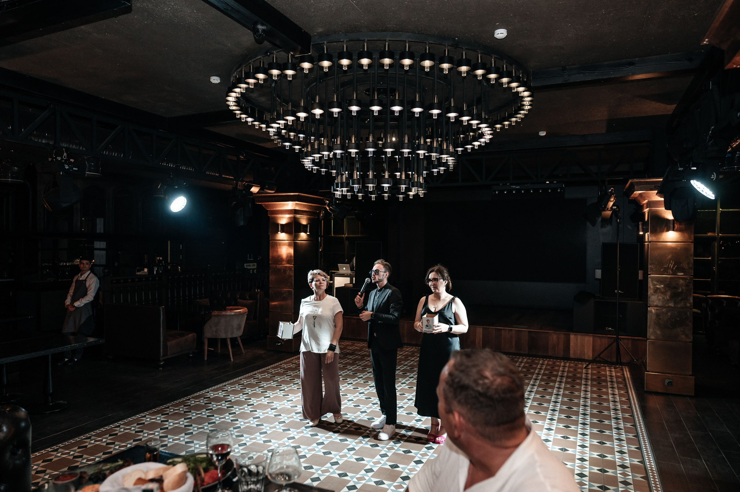 Даниил и Валерия. Черная утка. Полный день. Фотограф Екатерина Бочарникова