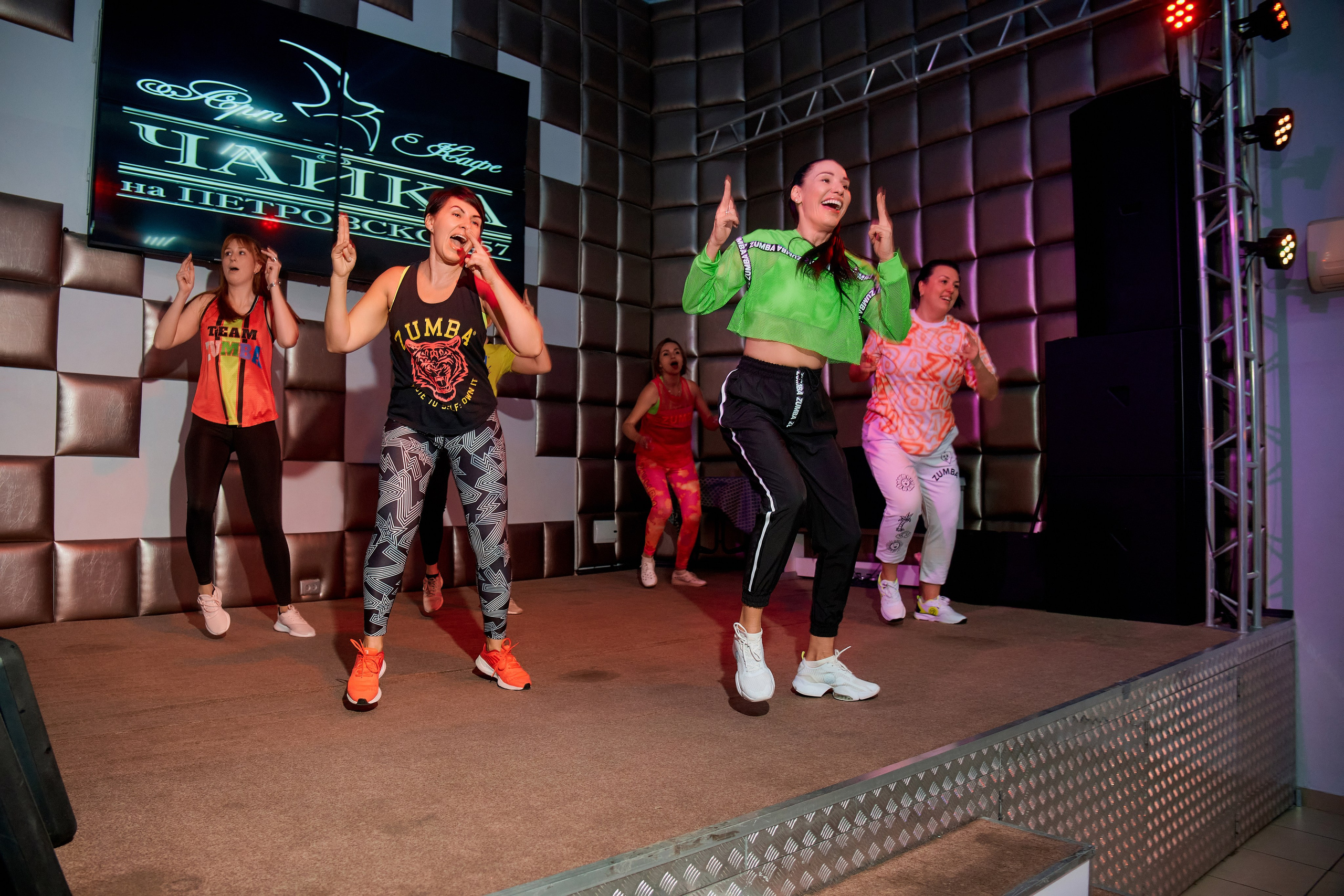 Благотворительная тренировка ЗУМБА. Арт-кафе «Чайка». Фотограф Таганрог Анна Трайжон