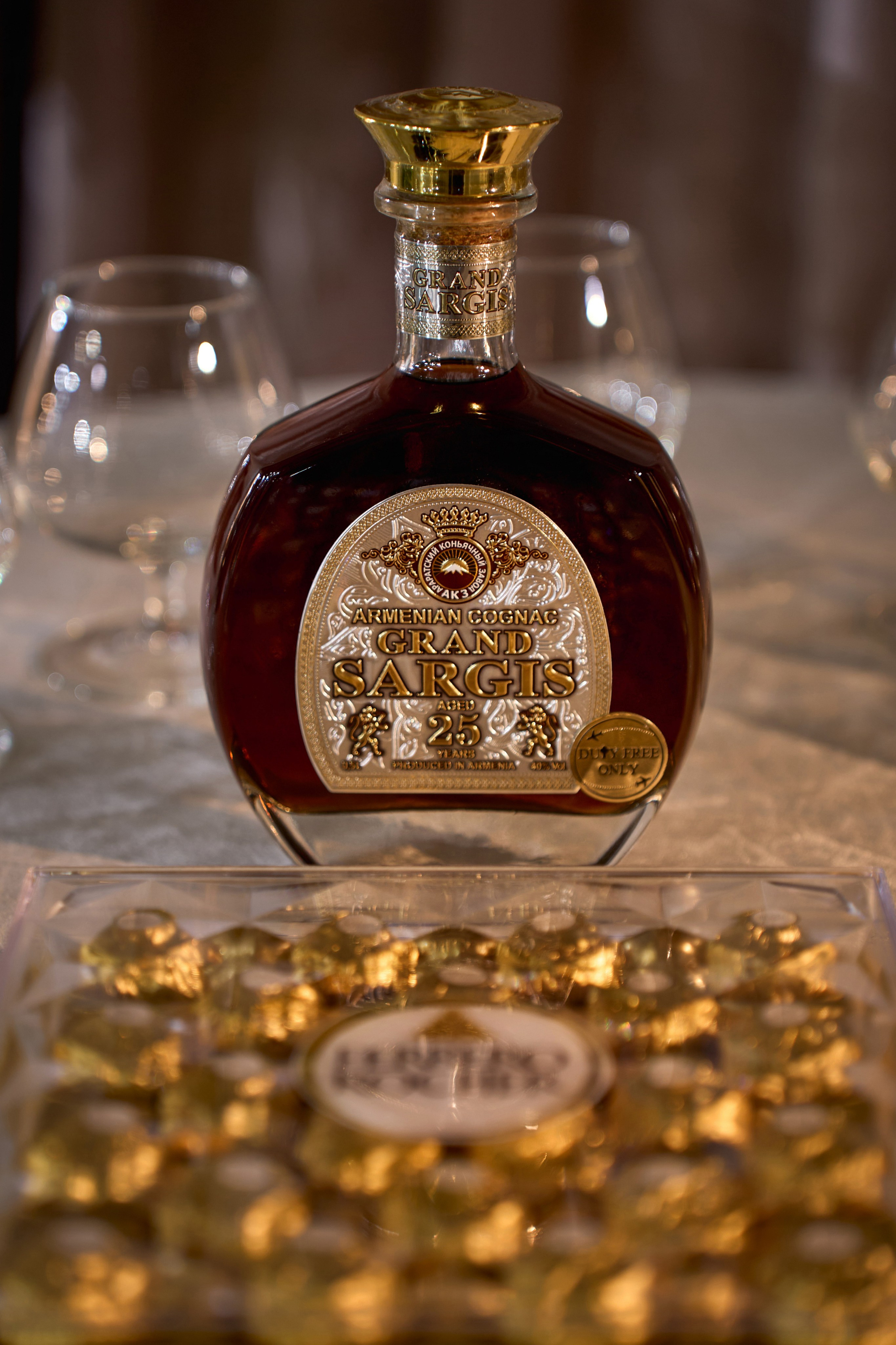 Красивое и чувственное сватовство Рафаэля & Алины в GOLDEN PALACE от ТВИНС СТУДИО. ТВИНС СТУДИО — лучшие свадебные фотографы и видеографы в Краснодаре