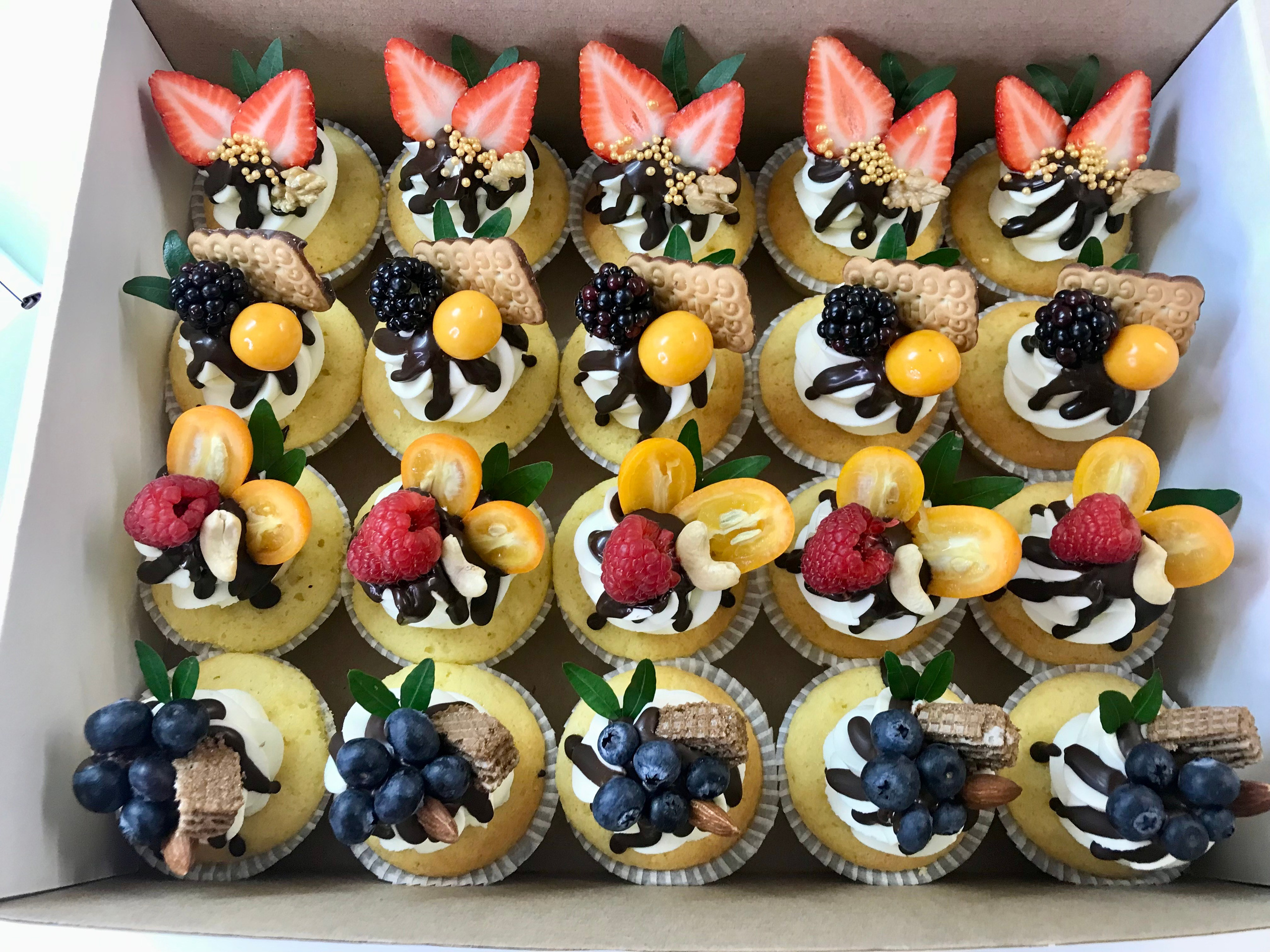 Капкейки фуршетные. Katyasugarsugar капкейки, зефир, торты Москва