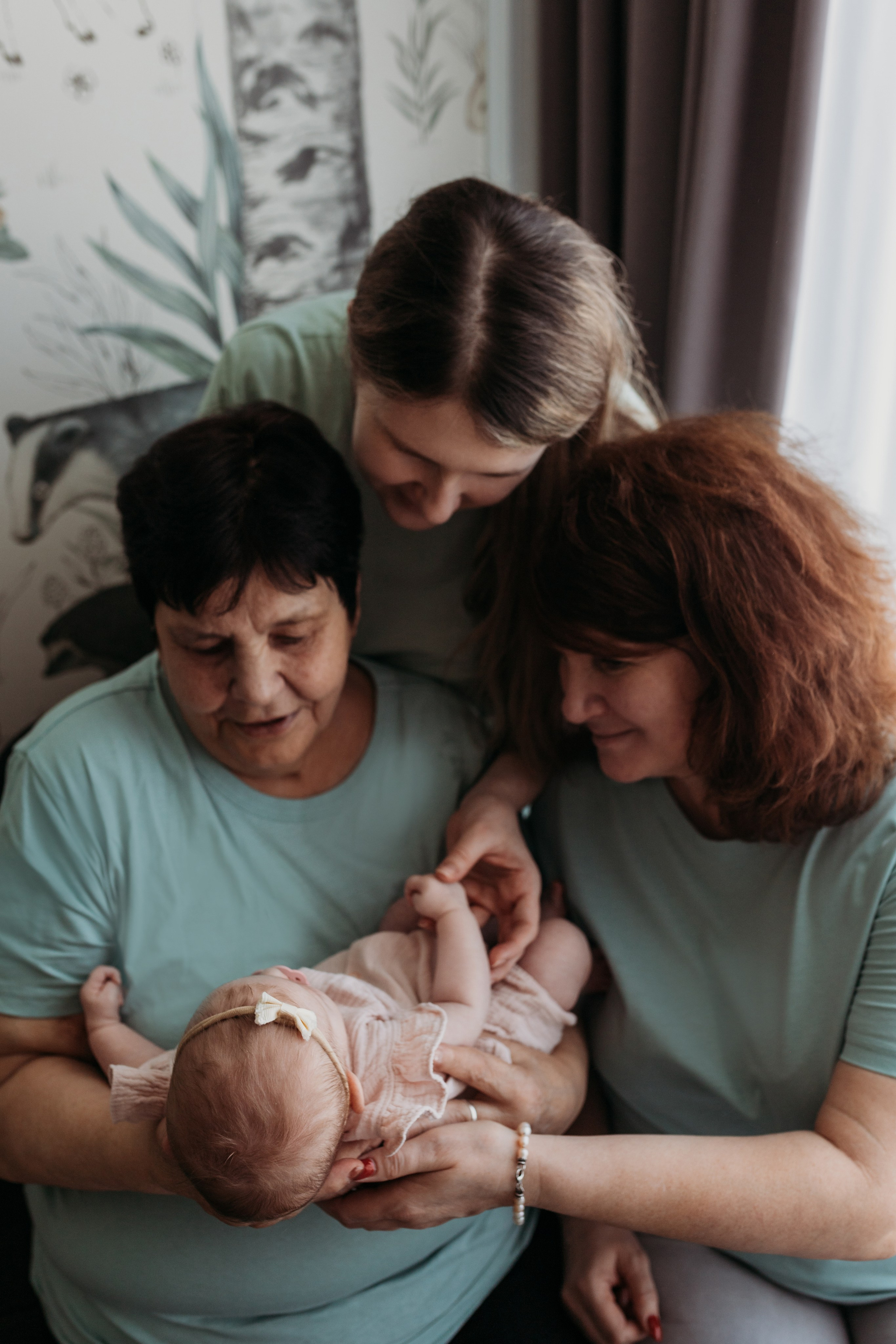 Женская линия. Фотограф новорожденных в г. Барнаул Ренпенинг Катерина