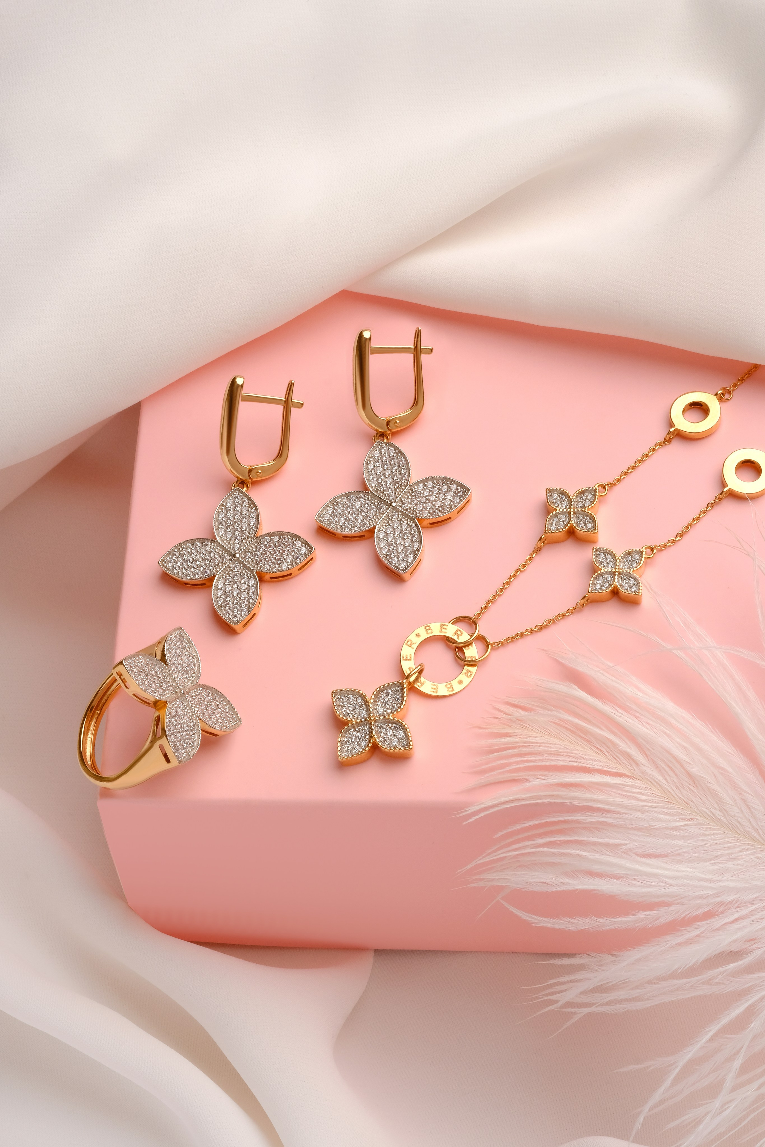 Ювелирный фотогрф. Контент Предметный фотограф Саратов, контент для бизнеса, съемка для брендов, предметные фотосъёмки в Саратове. Елена