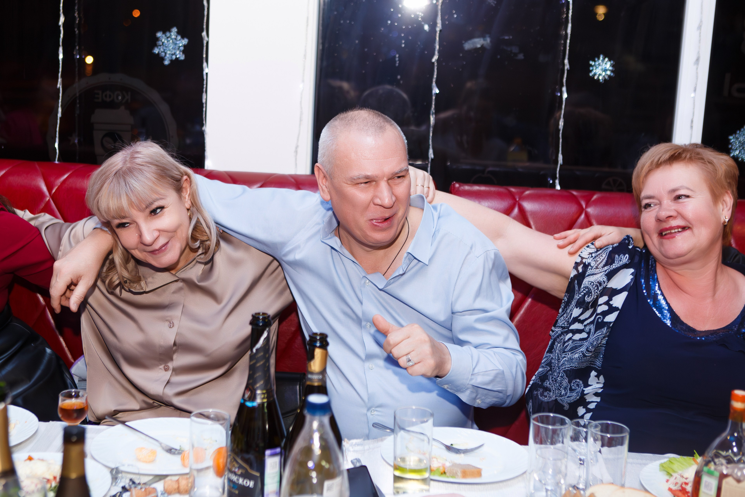 КОРПОРАТИВ 20.12.24 (кафе — АТМОСФЕРА). Профессиональный фотограф в Мценске и Орловской области