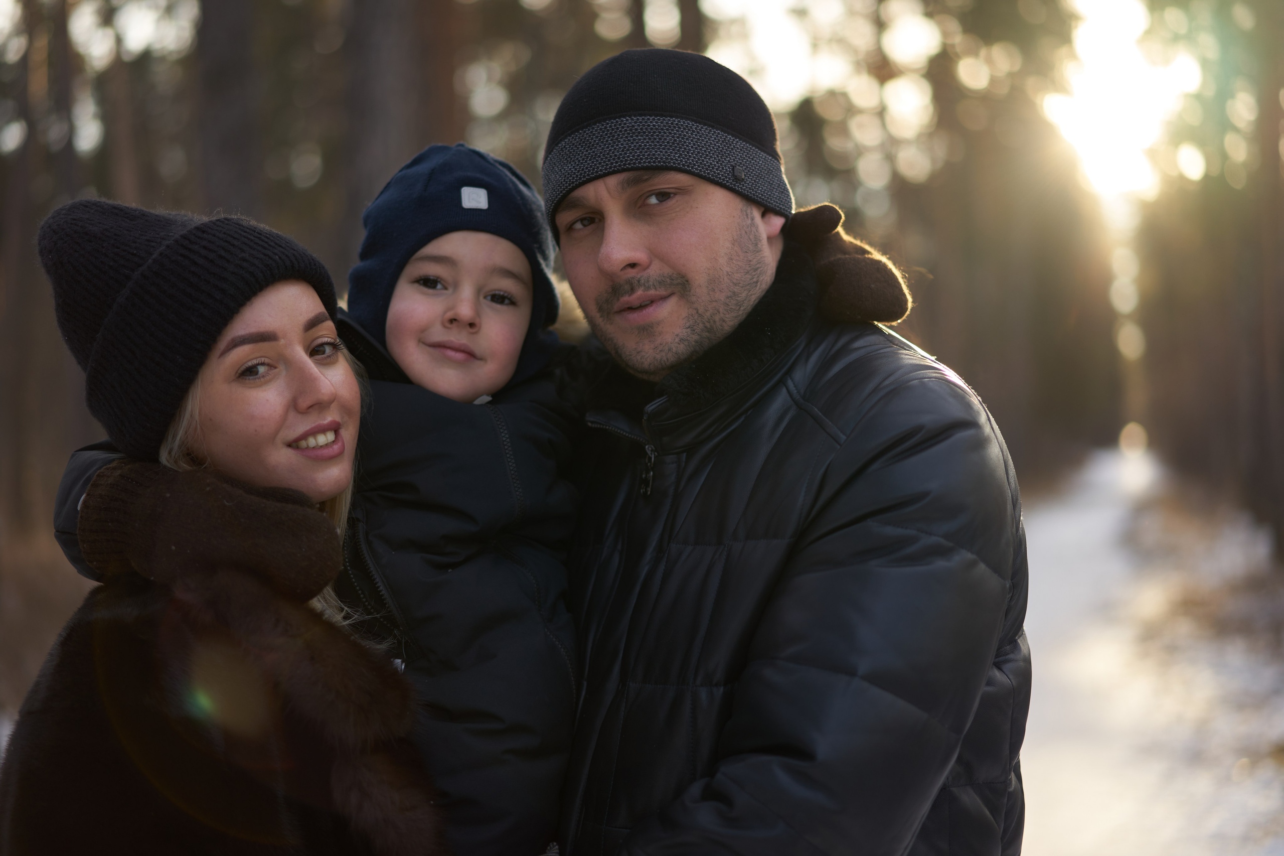 Семейная фотосессия зимой в лесу. Фотограф Екатеринбург Кокшарова Александра
