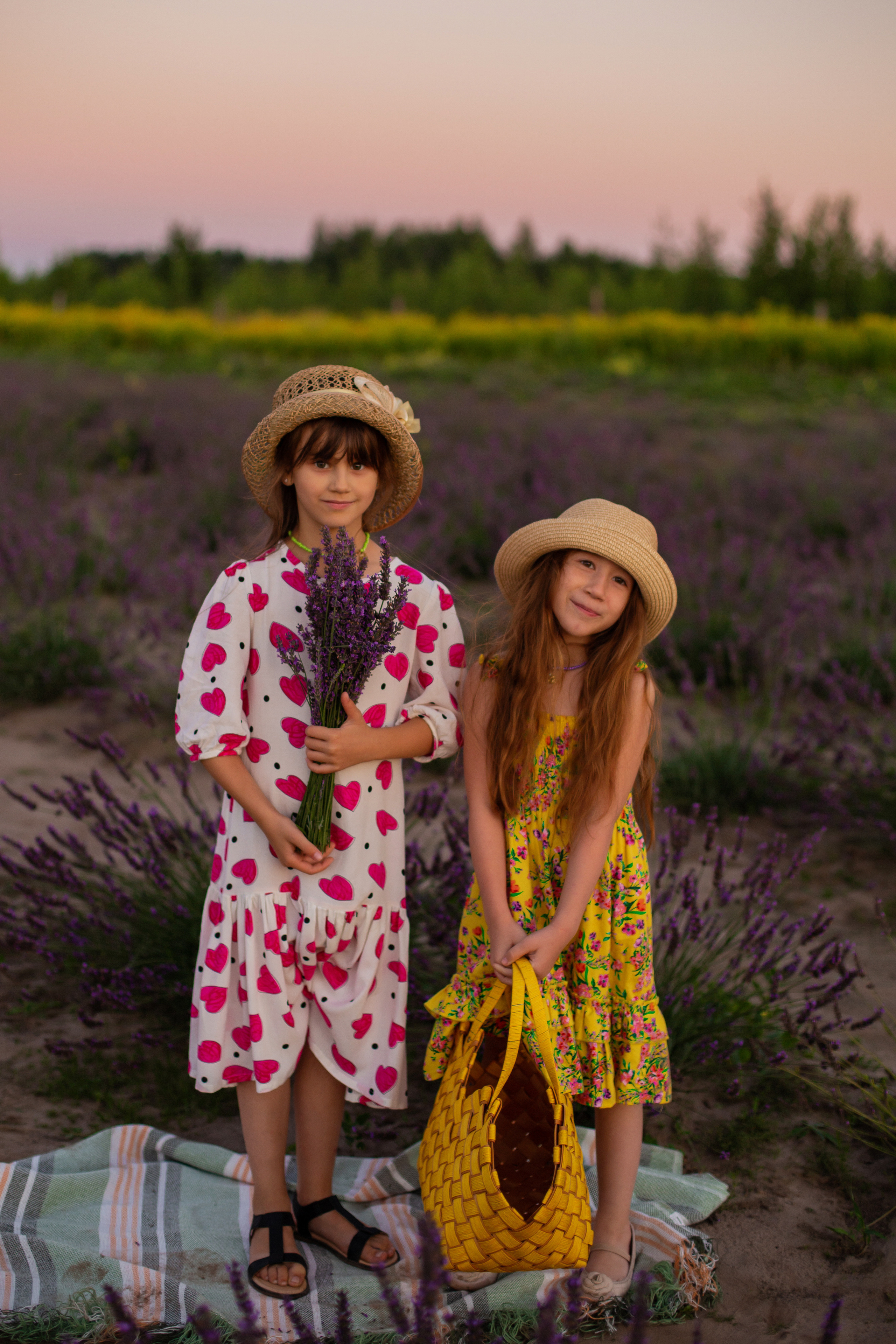 Лавандовый закат. Fotograf u Crnoj Gori-porodično fotografisanje sa djecom, lovestory, nekretnine