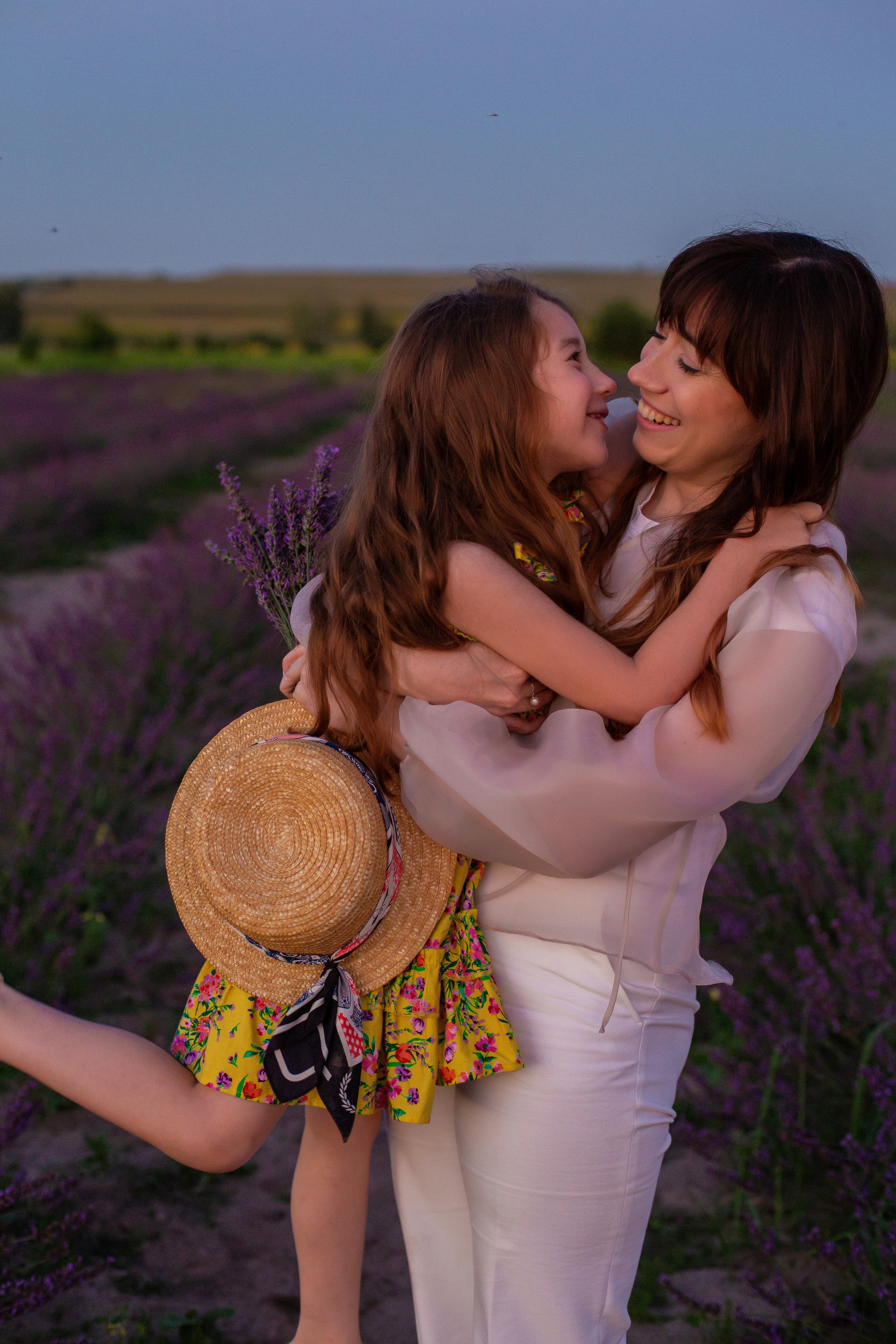Лавандовый закат. Fotograf u Crnoj Gori-porodično fotografisanje sa djecom, lovestory, nekretnine