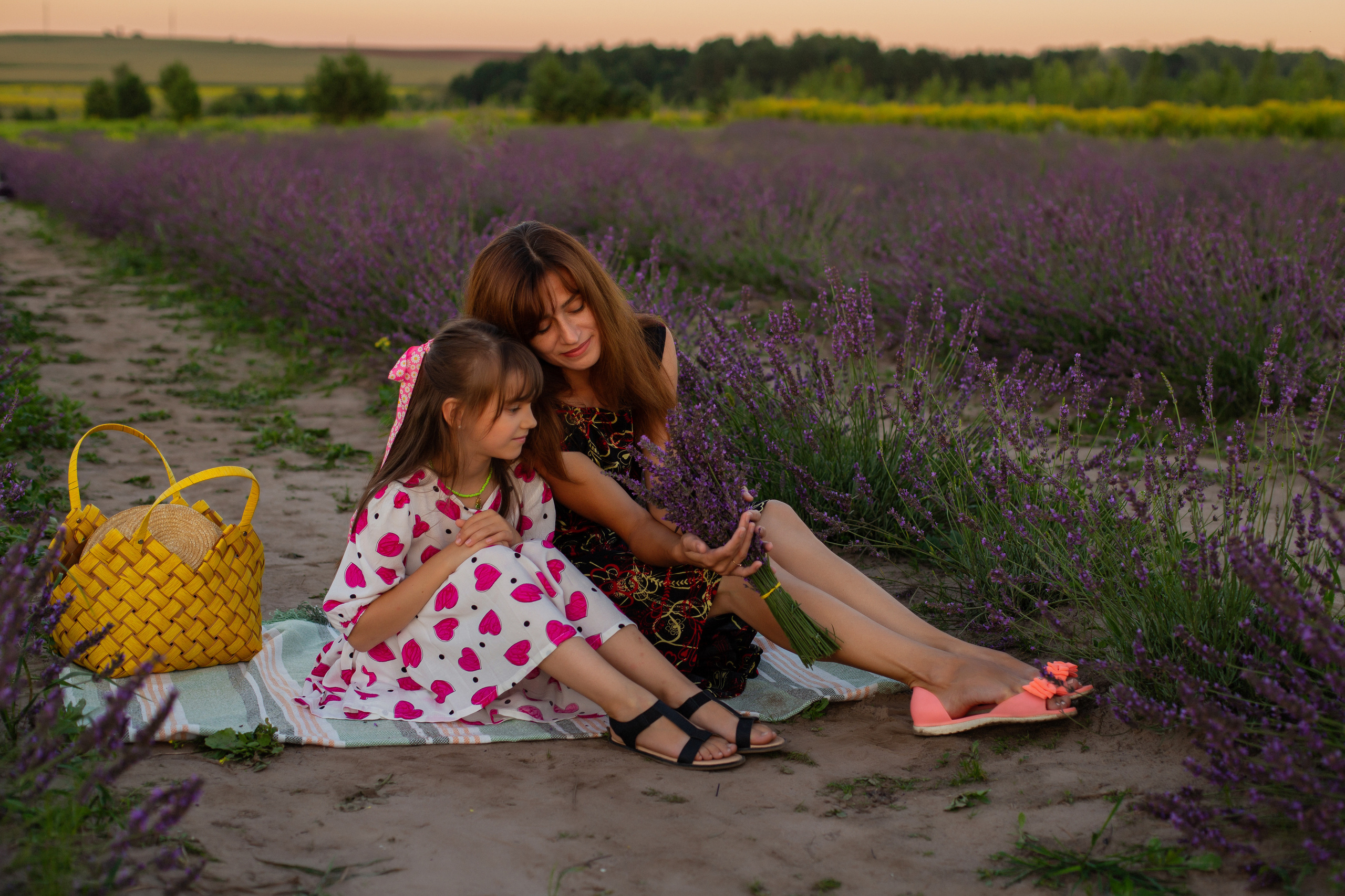 Лавандовый закат. Fotograf u Crnoj Gori-porodično fotografisanje sa djecom, lovestory, nekretnine