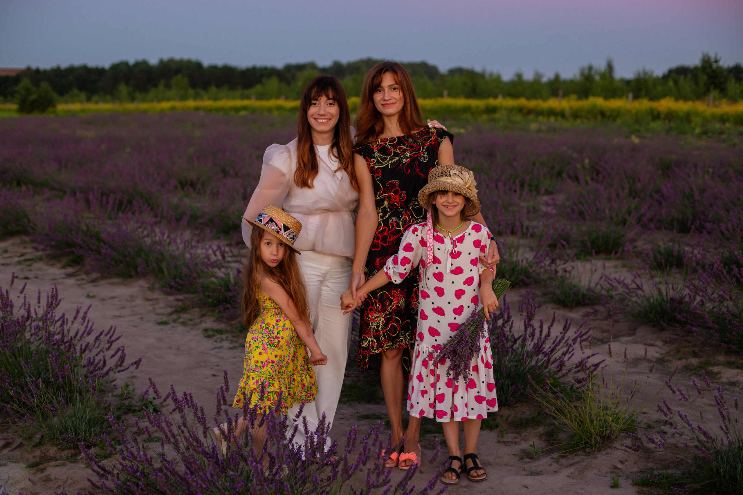 Лавандовый закат. Fotograf u Crnoj Gori-porodično fotografisanje sa djecom, lovestory, nekretnine