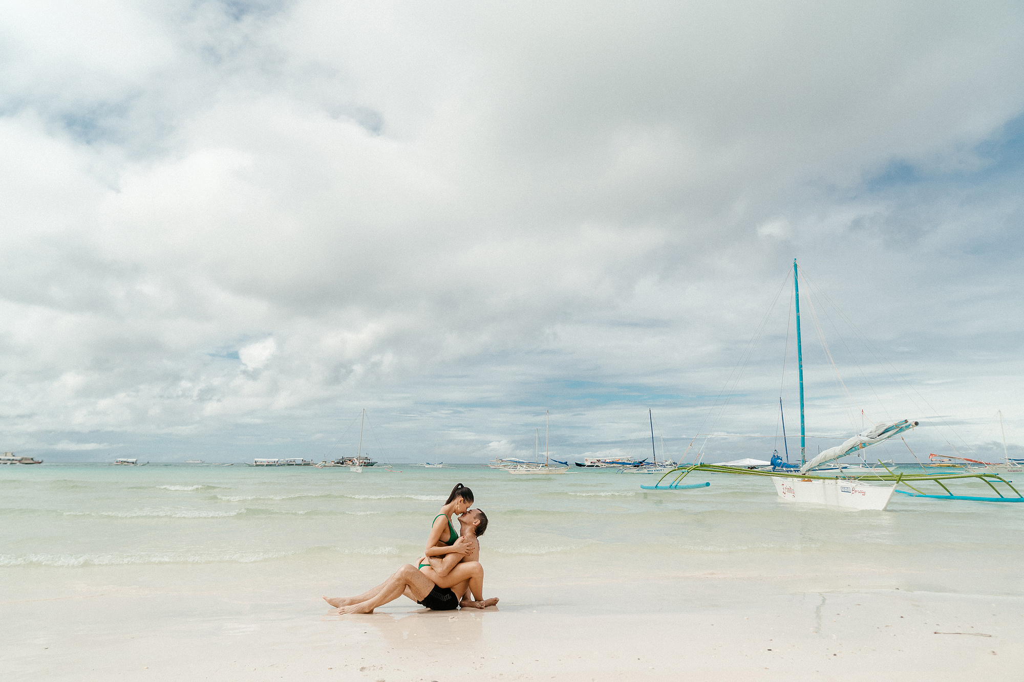 LOVESTORY ON BORACAY. Wedding and family photographer in Vladivostok Anton Blokhin