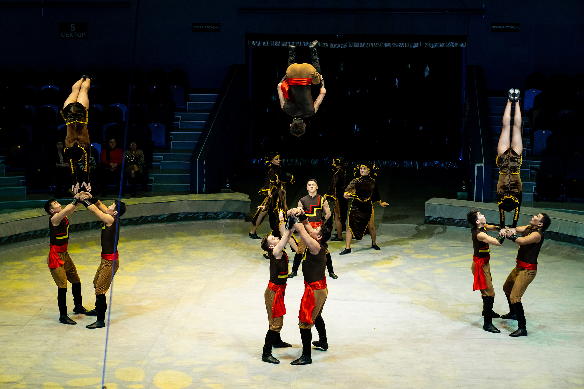 Государственный цирк Бурятии «Легенды Байкала — 9 ветвей». Wedding and family photographer in Vladivostok Anton Blokhin