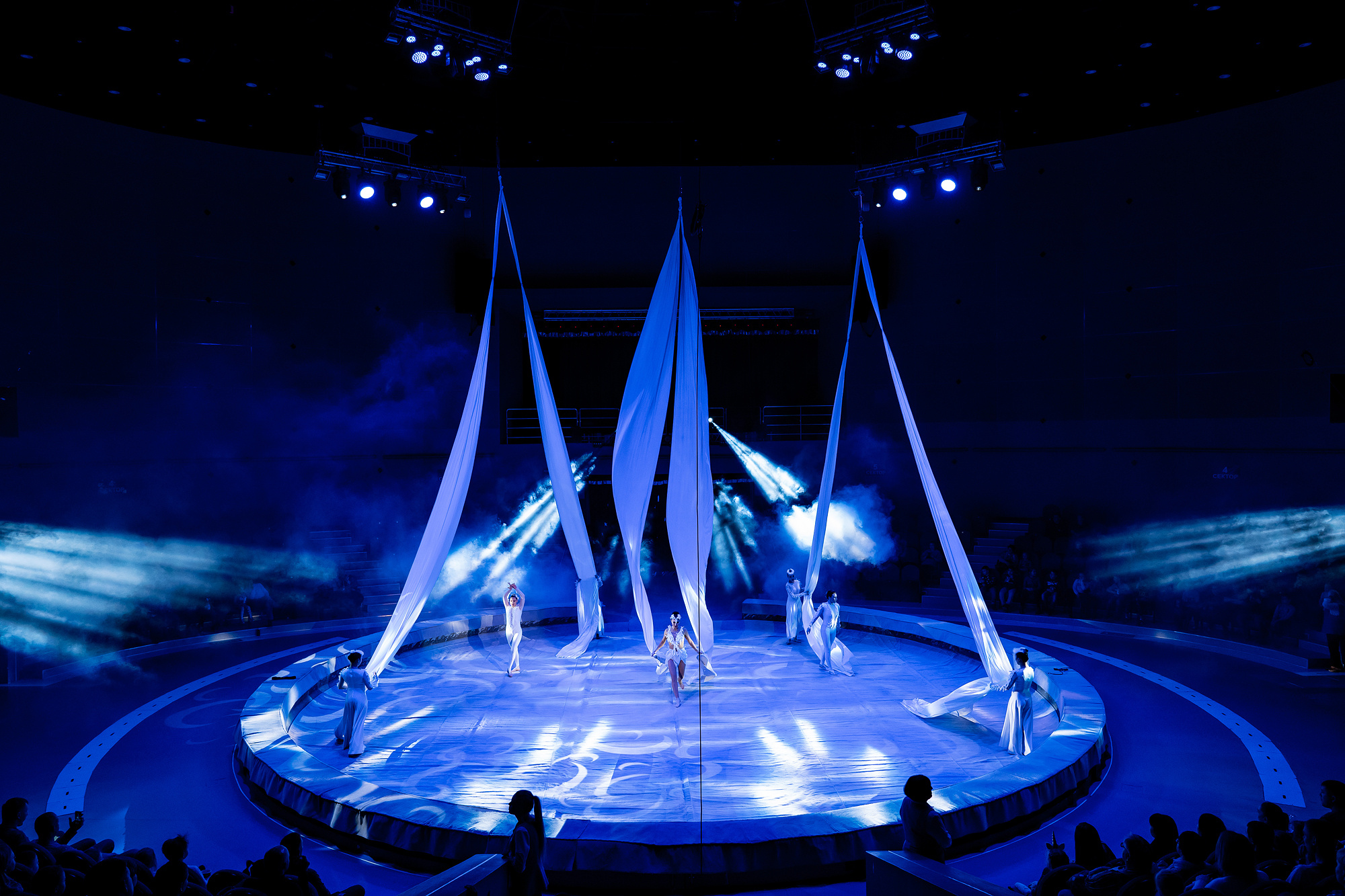 Государственный цирк Бурятии «Легенды Байкала — 9 ветвей». Wedding and family photographer in Vladivostok Anton Blokhin