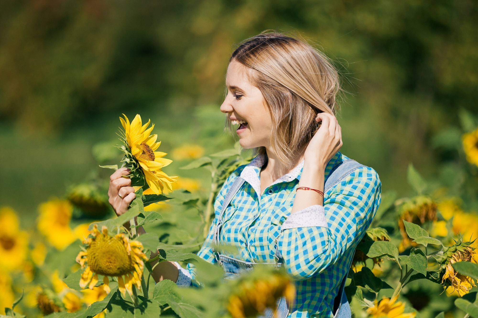 Фотосессия в подсолнуховом поле во владивостоке. Фотограф во Владивостоке Антон Блохин