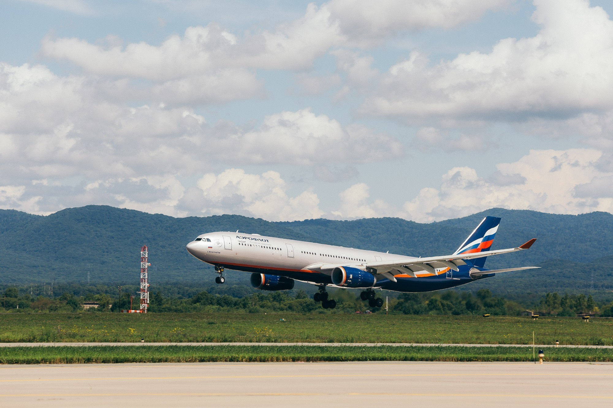 Авиаспоттинг в аэропорту Владивостока. Wedding and family photographer in Vladivostok Anton Blokhin