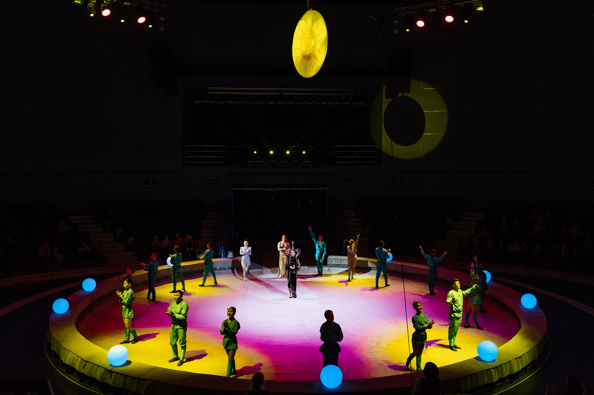 Государственный цирк Бурятии «Легенды Байкала — 9 ветвей». Wedding and family photographer in Vladivostok Anton Blokhin