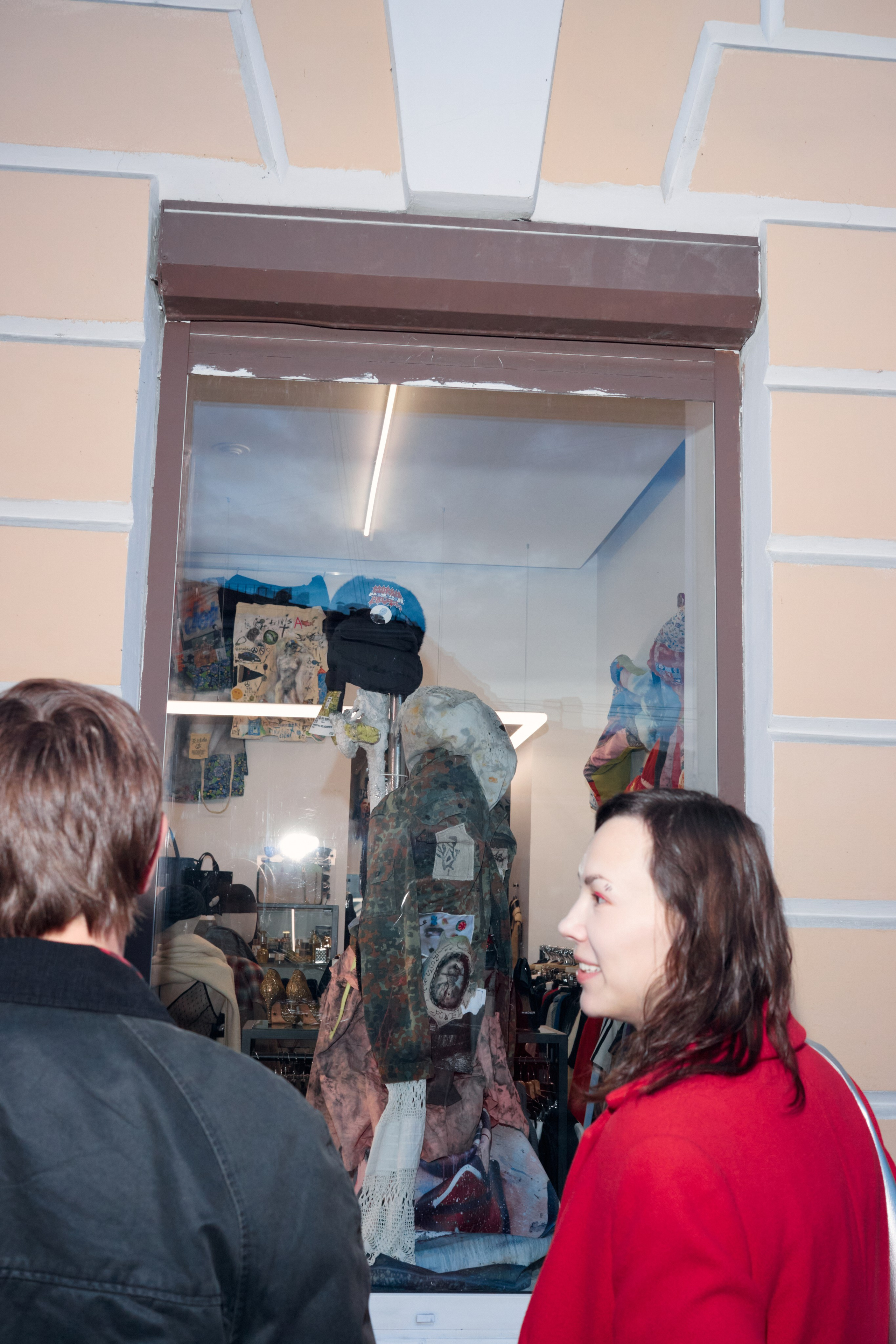 ПИФ-ПАФ Супершоп | вернисаж выставки SOBO GALLERY х ПИФ-ПАФ. Фотограф Михаил Николаев