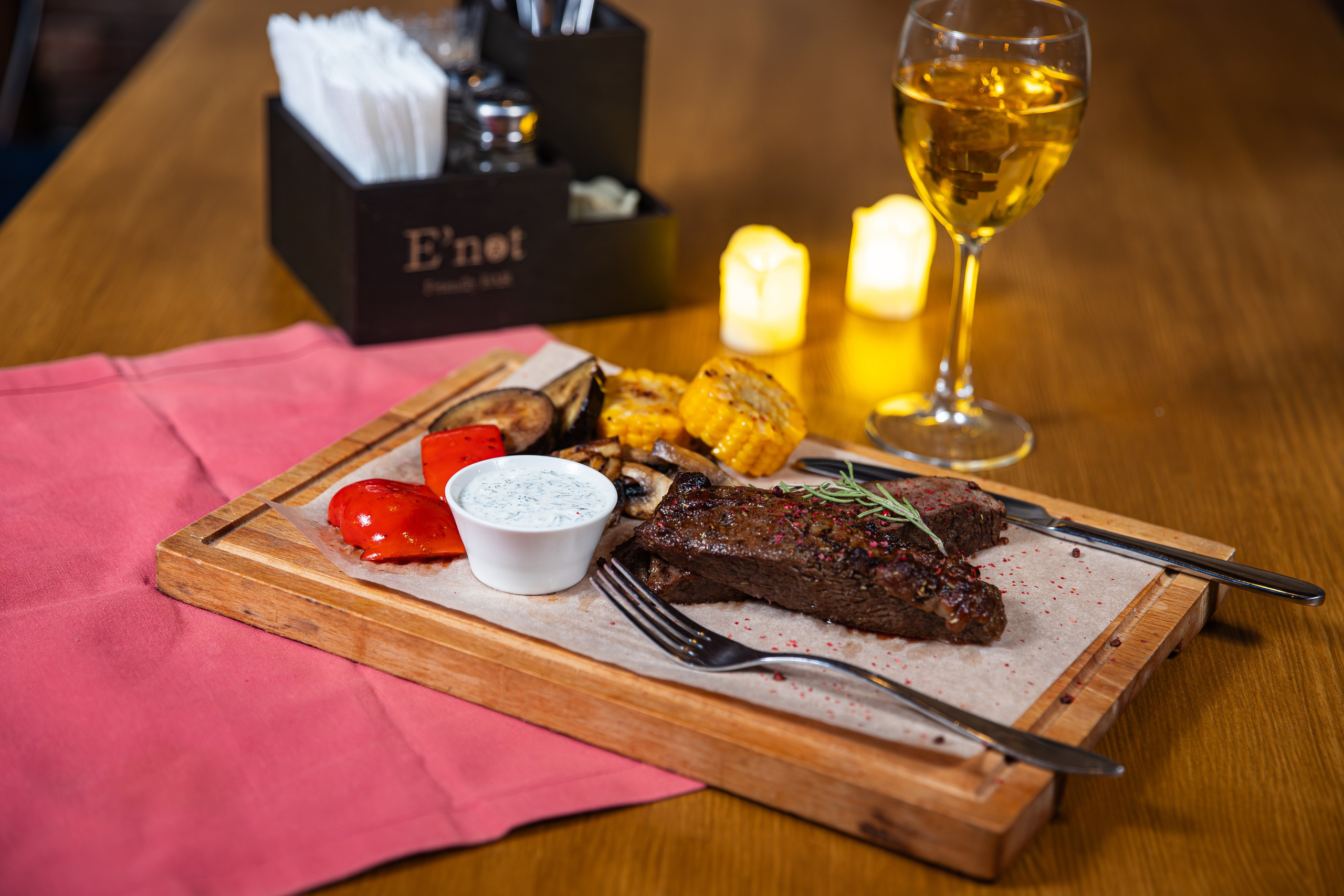 Бар Енот Романово 28. Фотограф Александр Поздняков  Новосибирск