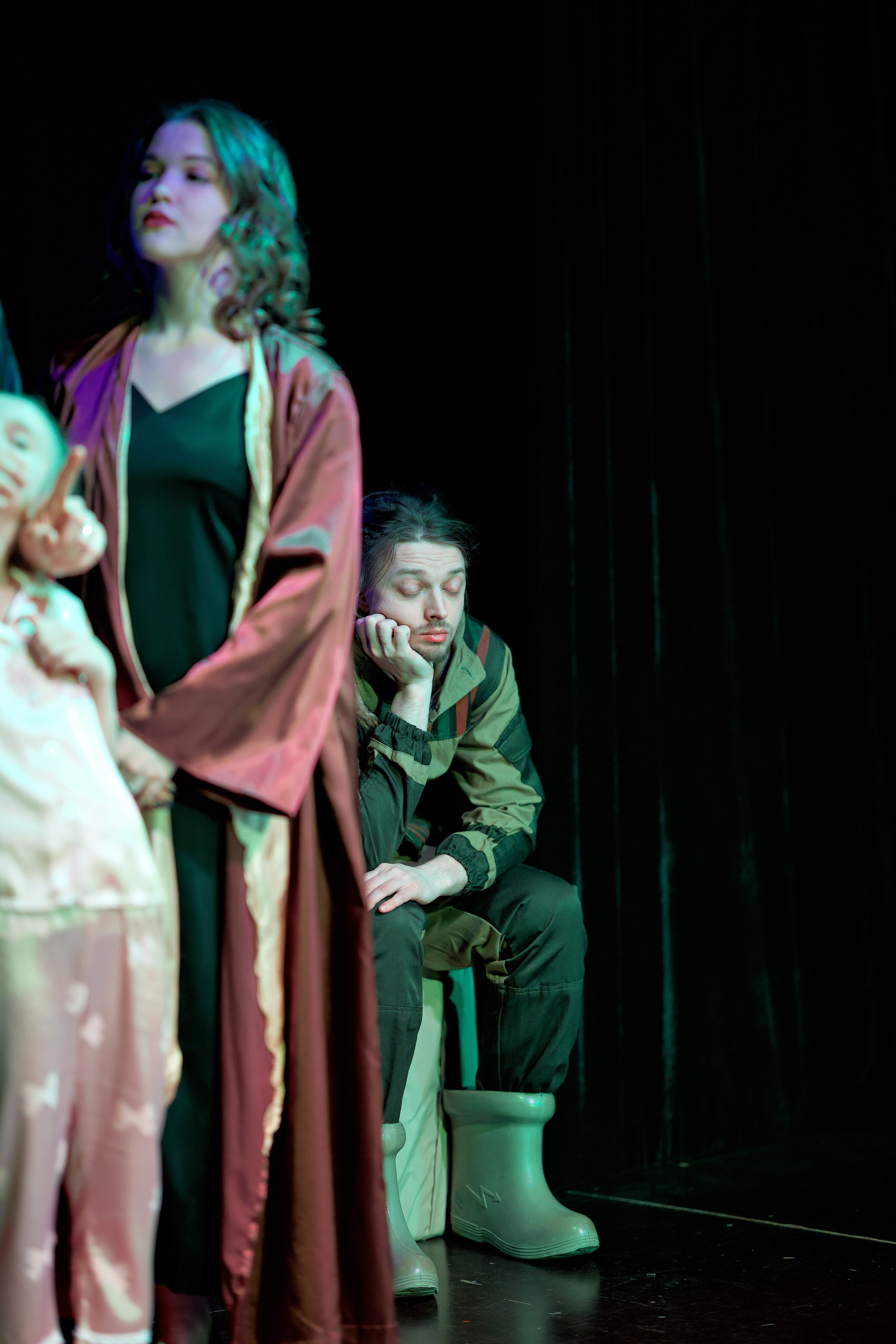 В шкафу с призраками. Фотограф Денис Болдинов. Москва