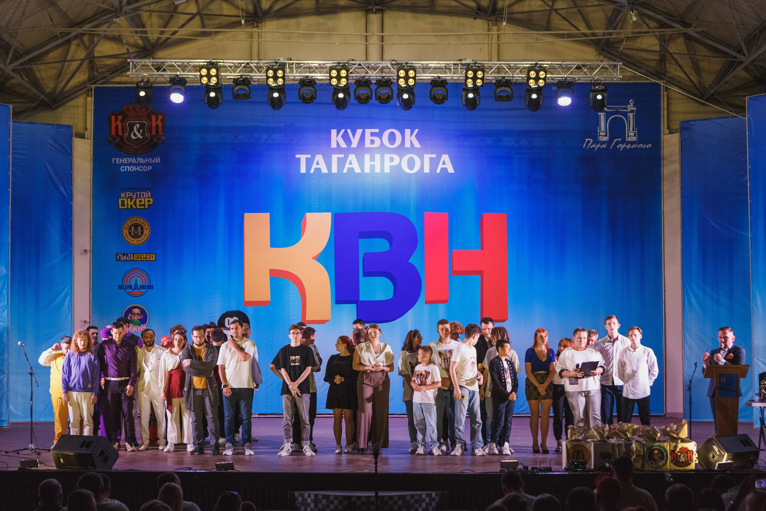 Шутки с уголка: Весёлый день с КВН в Парке Горького Таганрога. Свадебный и семейный фотограф в Таганроге Бакарюк Антон