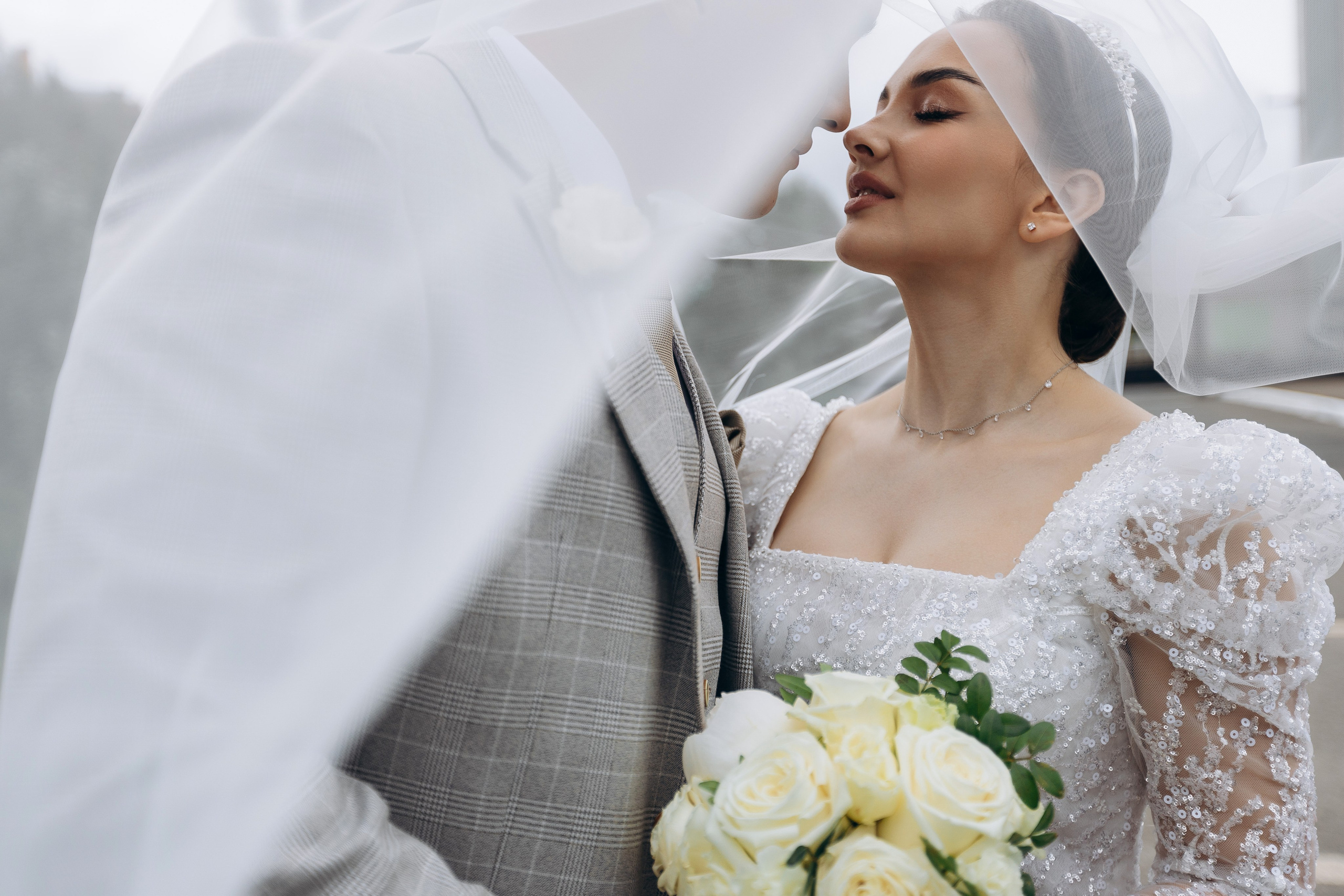 фотограф на свадьбу, свадебная фотосессия на природе, нежные фотографии свадьбы