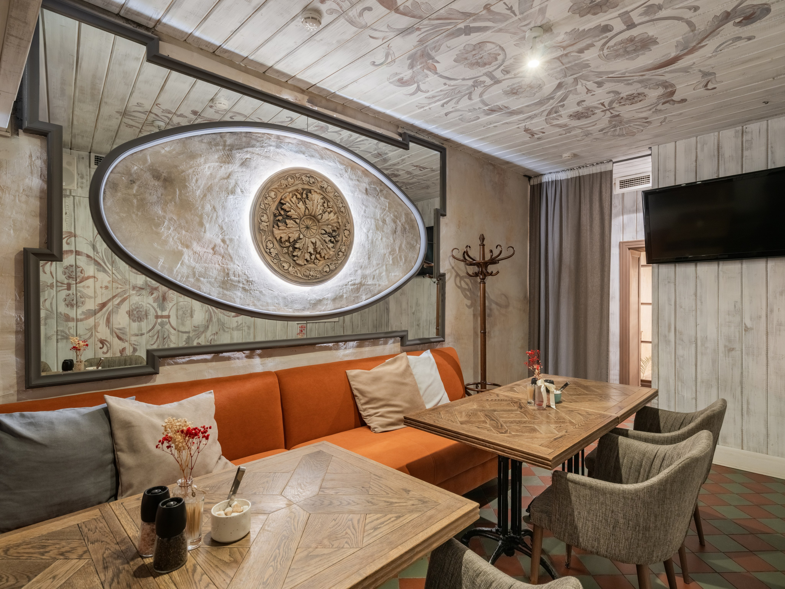 Ресторан Yumi. Дизайнер интерьера | Сабир Ульмаскулов