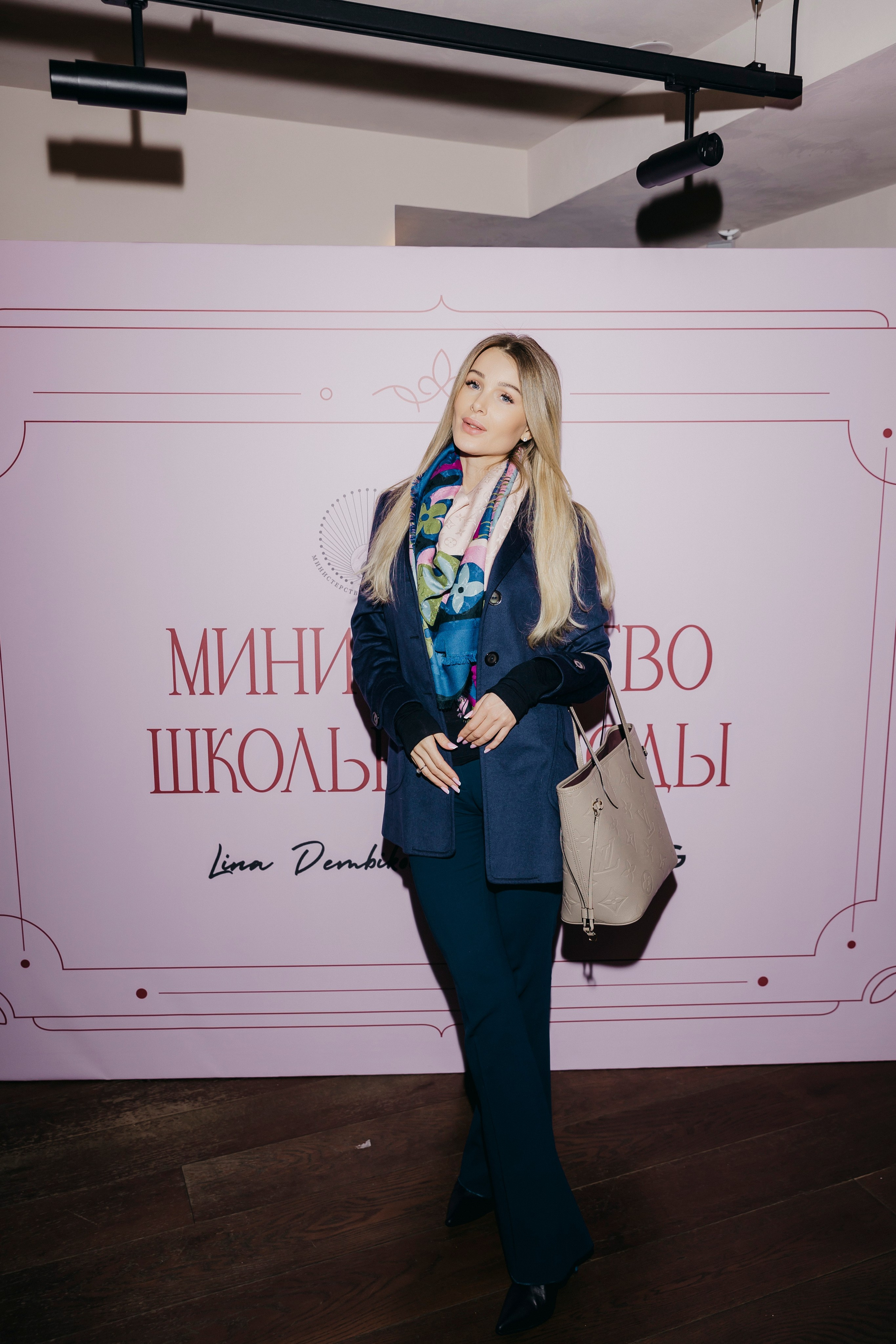 Лина Дембикова & the VOICE Shopping, Rocky2. «Птичка на проводе»: информационный портал в Москве