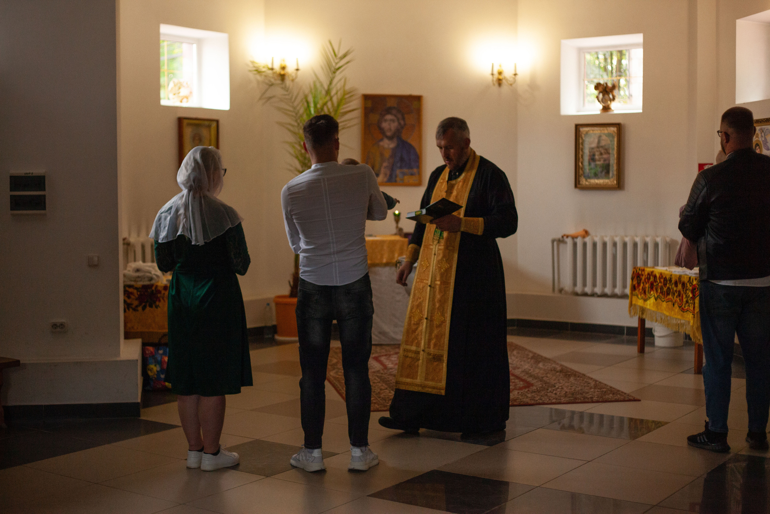 Крещение малыша 6 месяцев. Фотограф видеограф Ольга Василевская