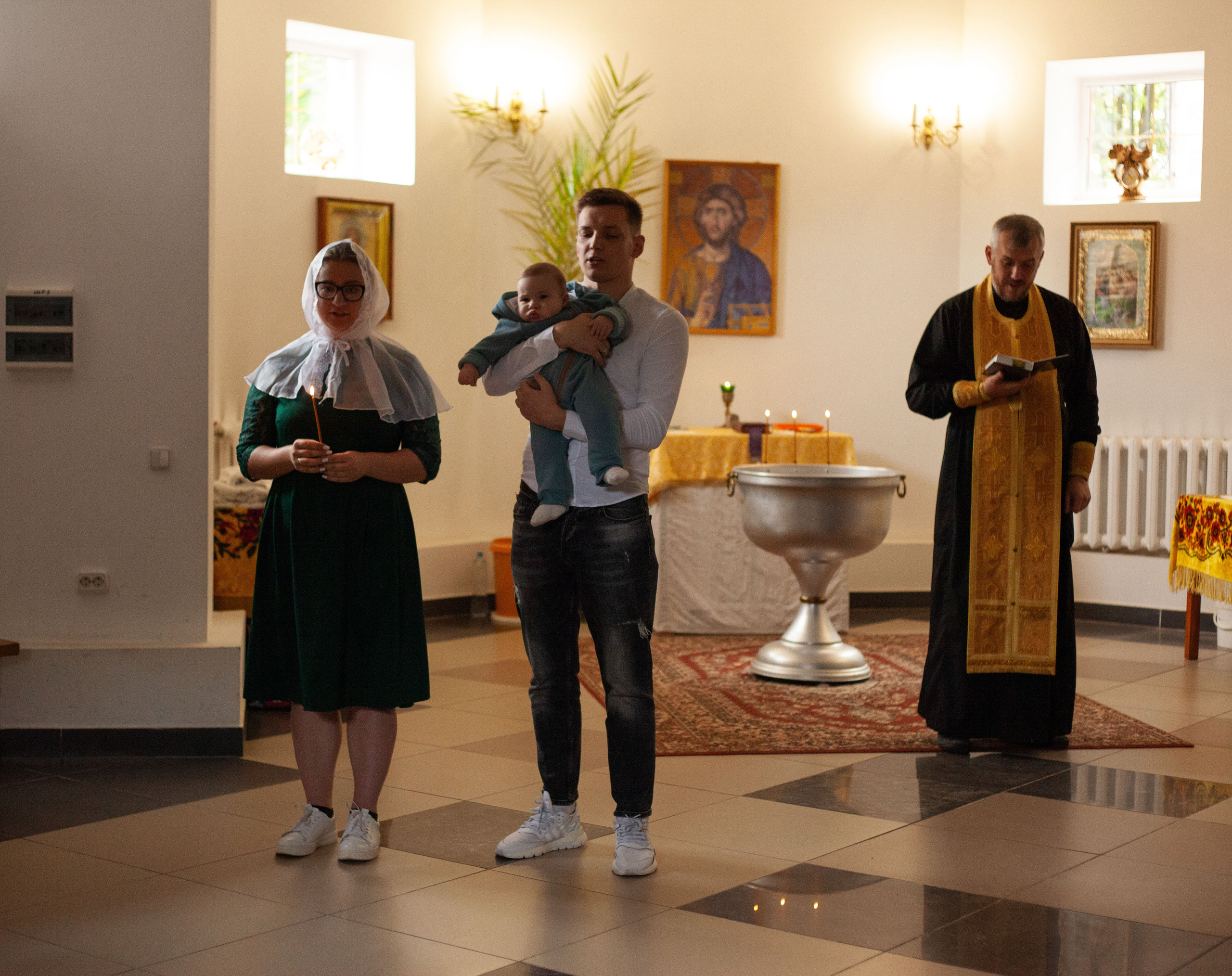 Крещение малыша 6 месяцев. Фотограф видеограф Ольга Василевская