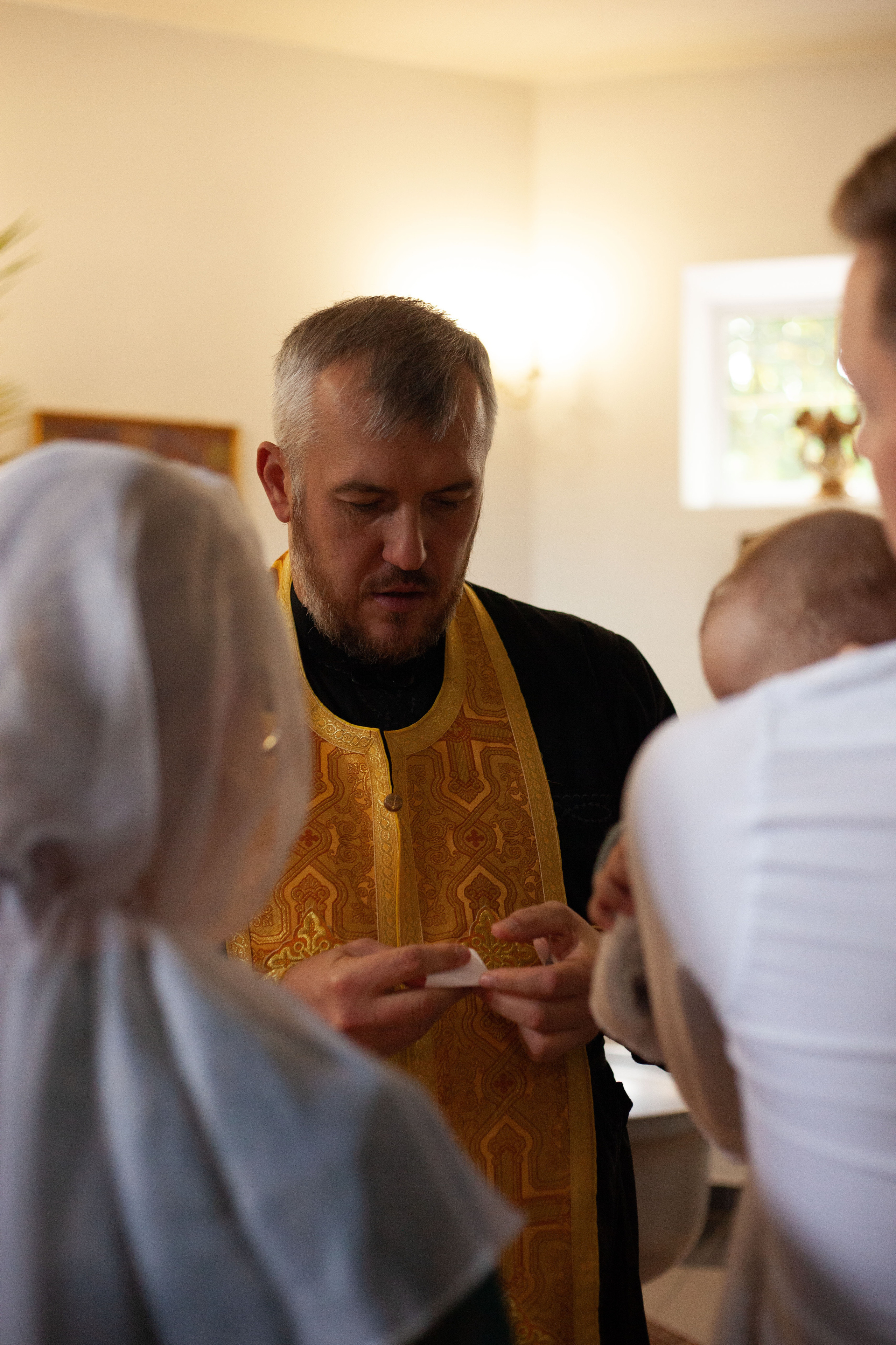 Крещение малыша 6 месяцев. Фотограф видеограф Ольга Василевская