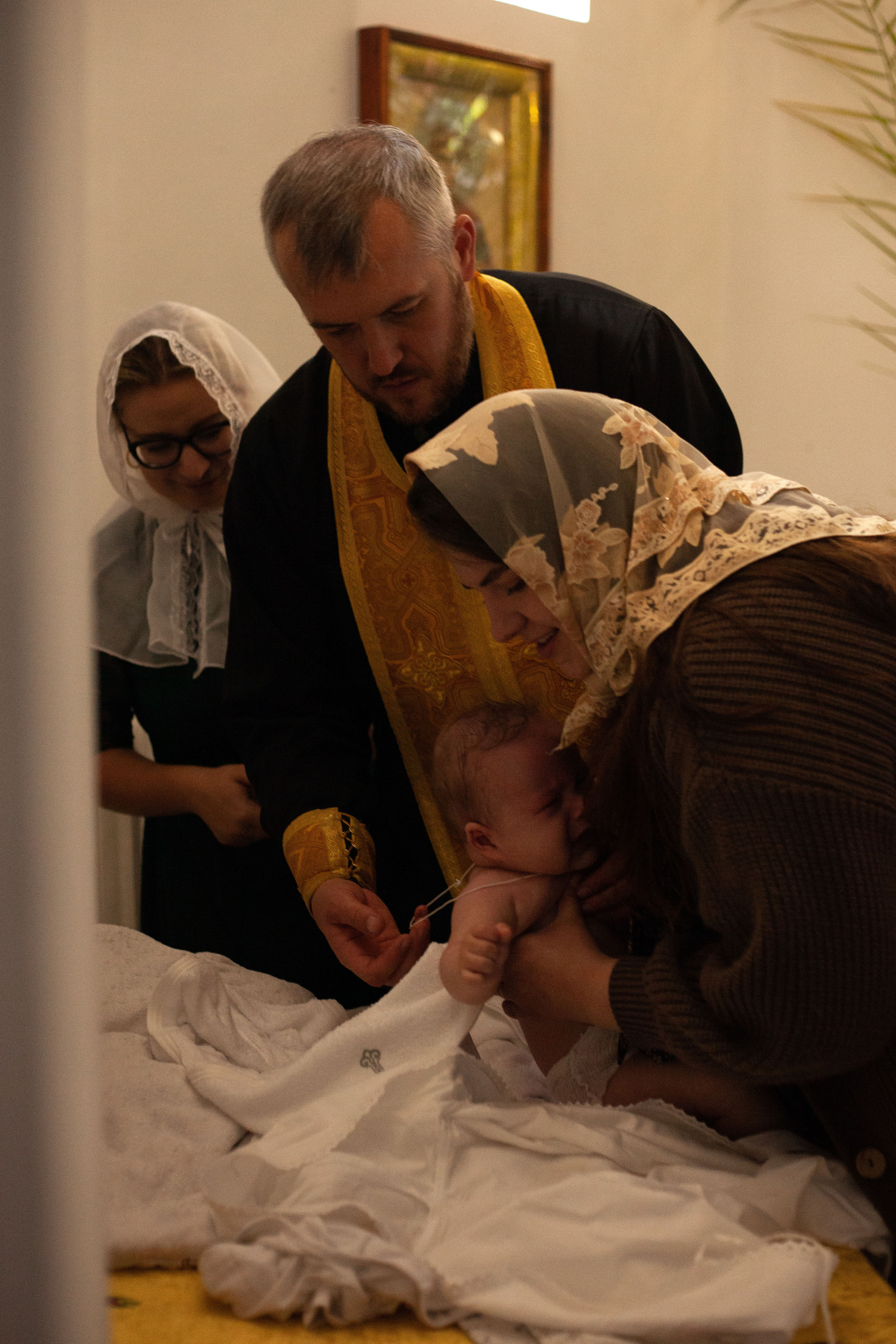 Крещение малыша 6 месяцев. Фотограф видеограф Ольга Василевская