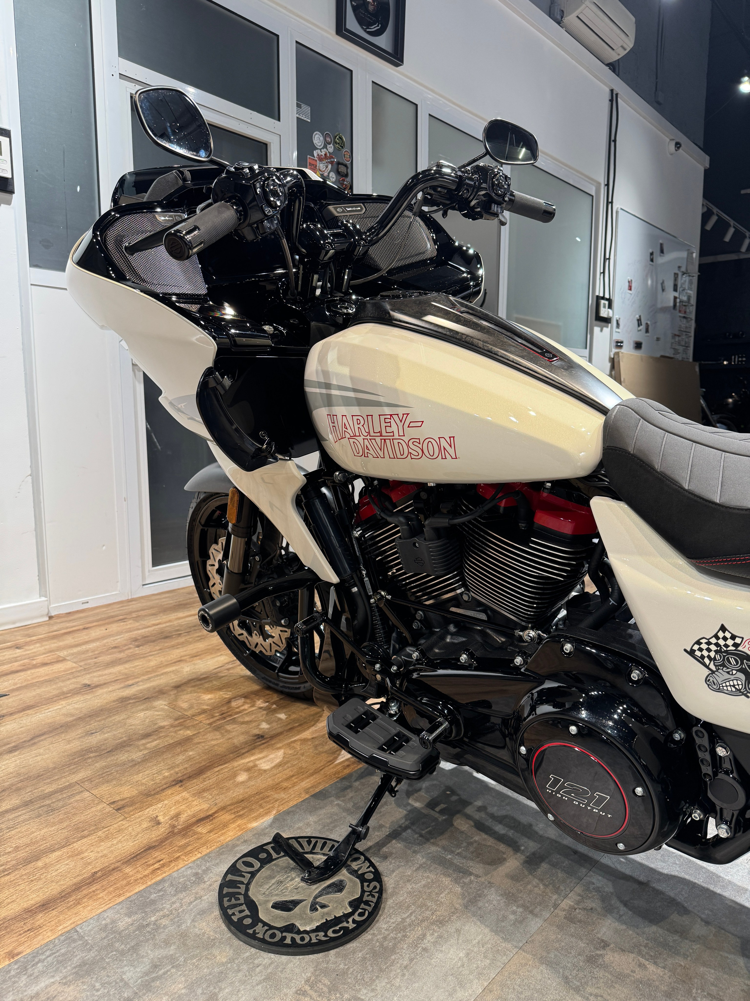 Мотоциклы Harley-Davidson 2024 CVO Road Glide ST 121 (Touring)  — купить мотоцикл. Hello Davidson, Москва. Только хорошие мотоциклы…