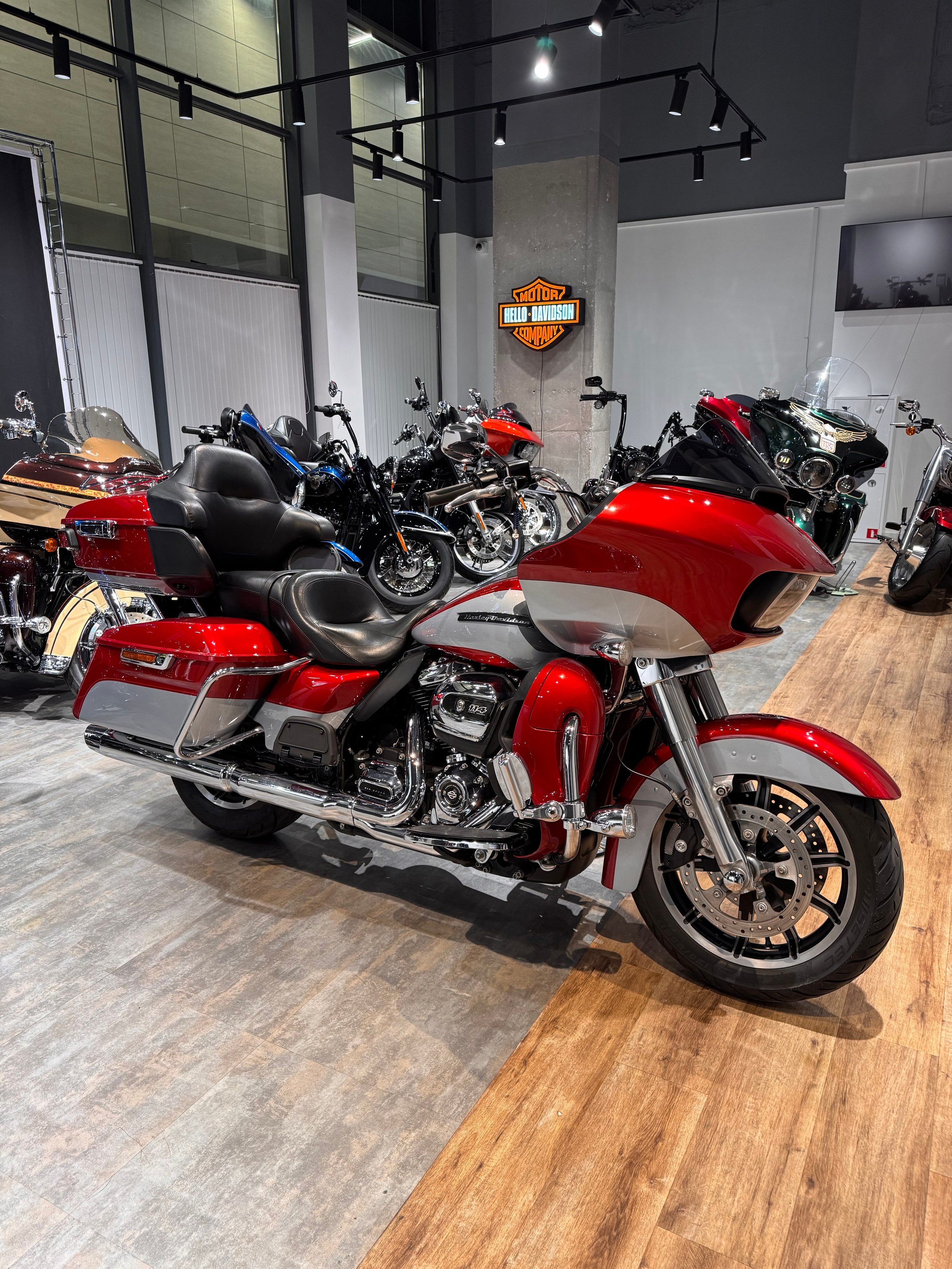 Harley Davidson 2019 Road Glide Ultra (Touring) — купить мотоцикл. Hello Davidson, Москва. Только хорошие мотоциклы…