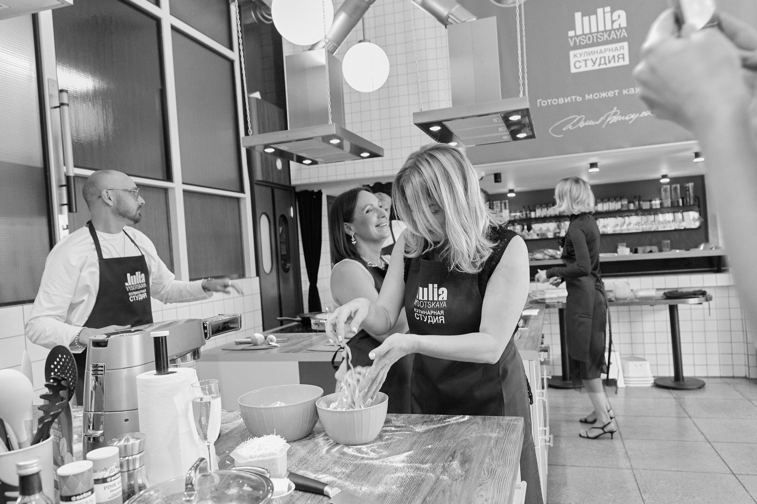 Ava Group. Святослав Лебедев | Рекламный фотограф — Коммерческая съемка, Арт-дирекшн, AI-интеграция