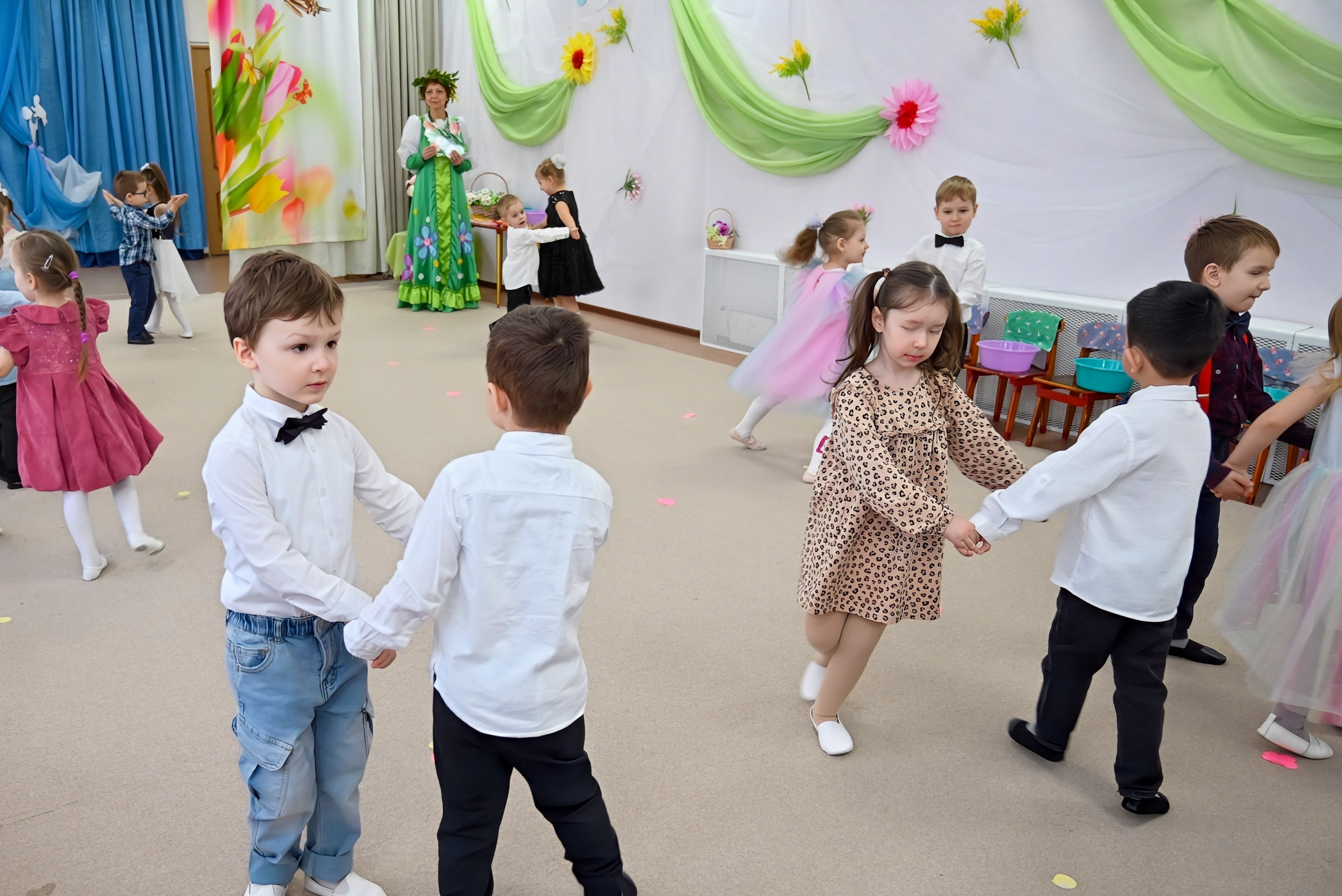 Праздник в группе «Дружная семейка». Семейный и детский фотограф Москва