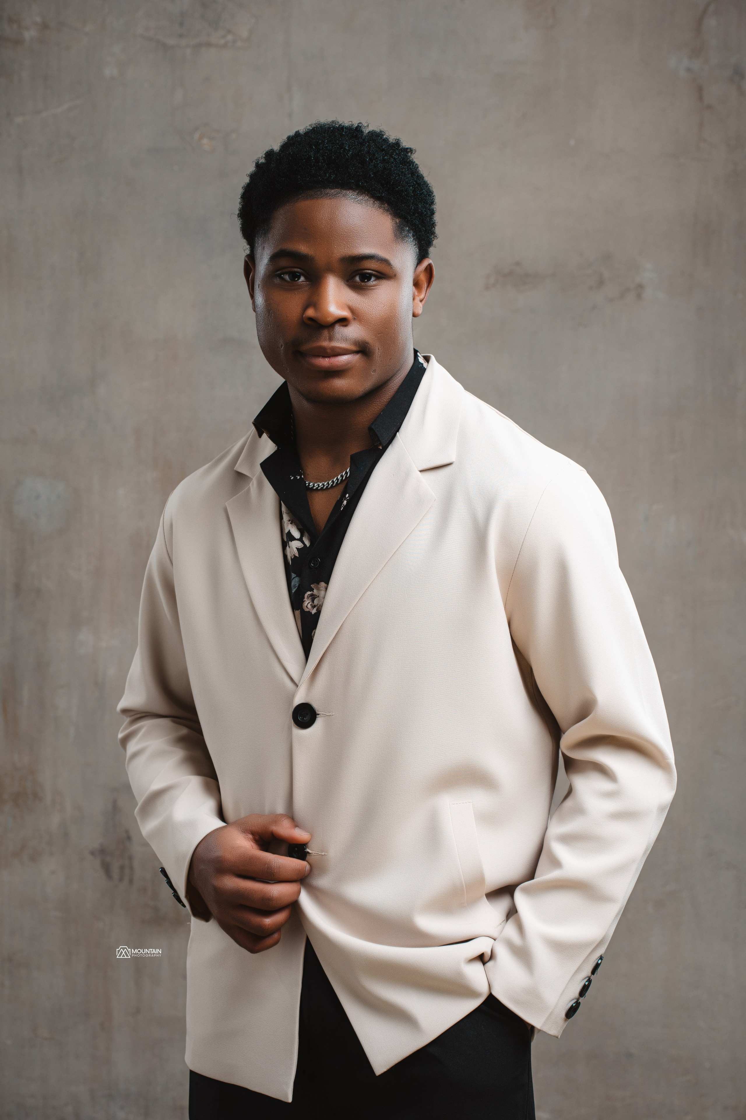 Studio Photoshoot. Я занимаюсь событийной, свадебной, товарной, студийной… фотографией