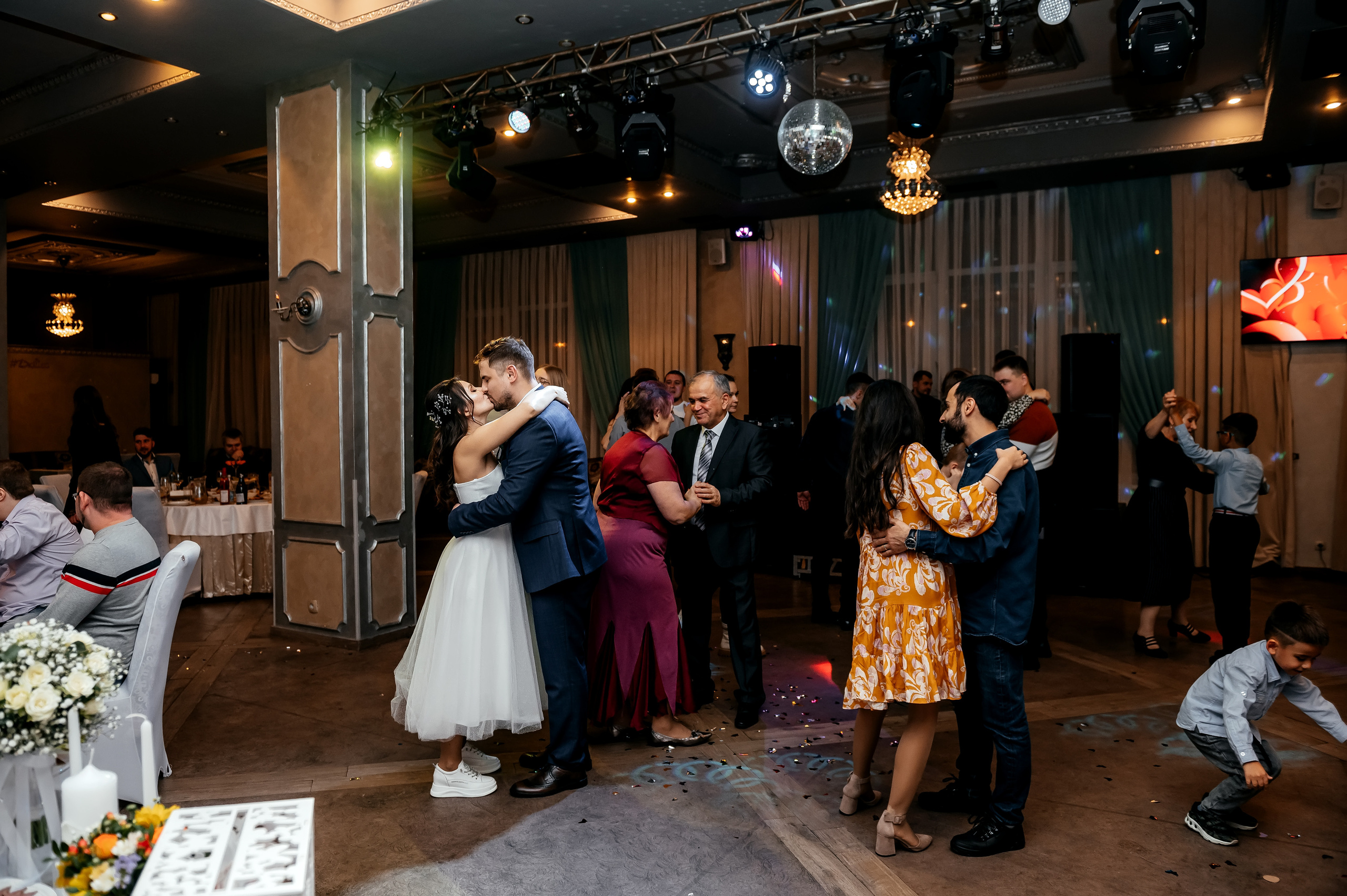 Свадебная фотосессия в 7 лофт. Ивантеевка, Королёв. Свадебный и семейный фотограф Виктория Носачёва. Щелково, Москва и МО