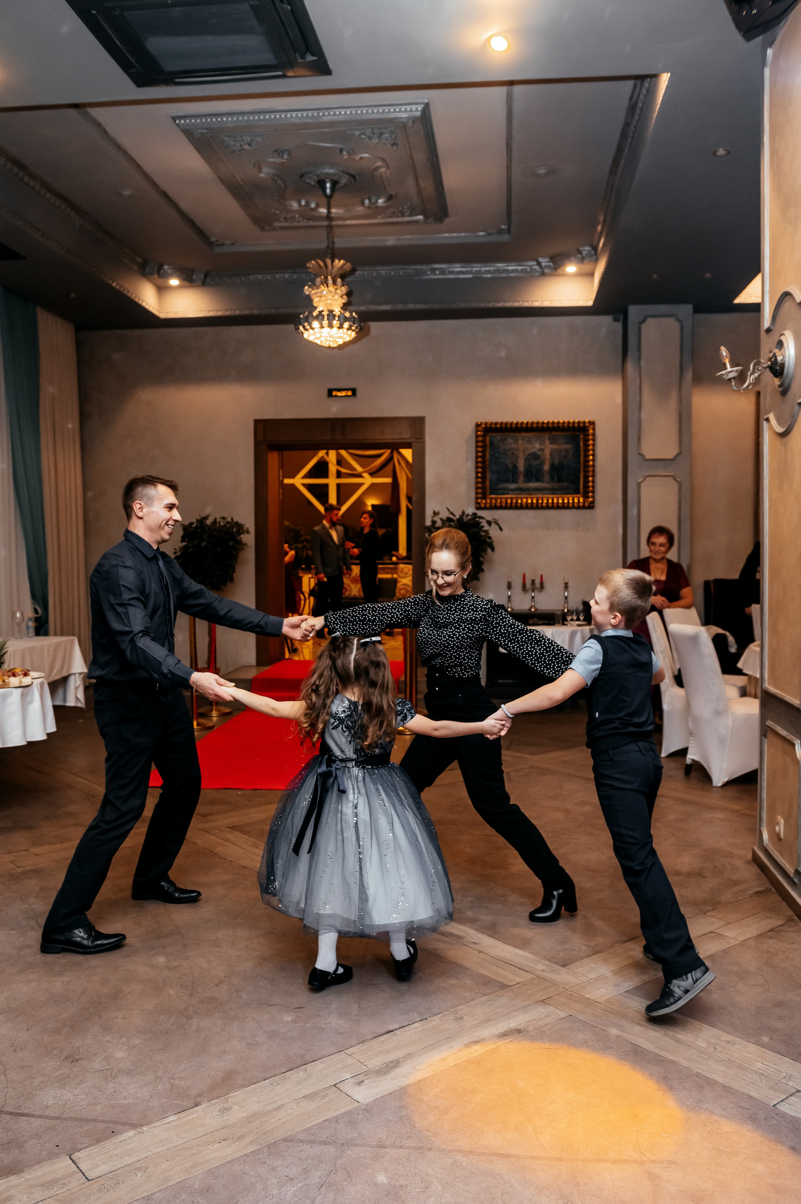 Свадебная фотосессия в 7 лофт. Ивантеевка, Королёв. Свадебный и семейный фотограф Виктория Носачёва. Щелково, Москва и МО