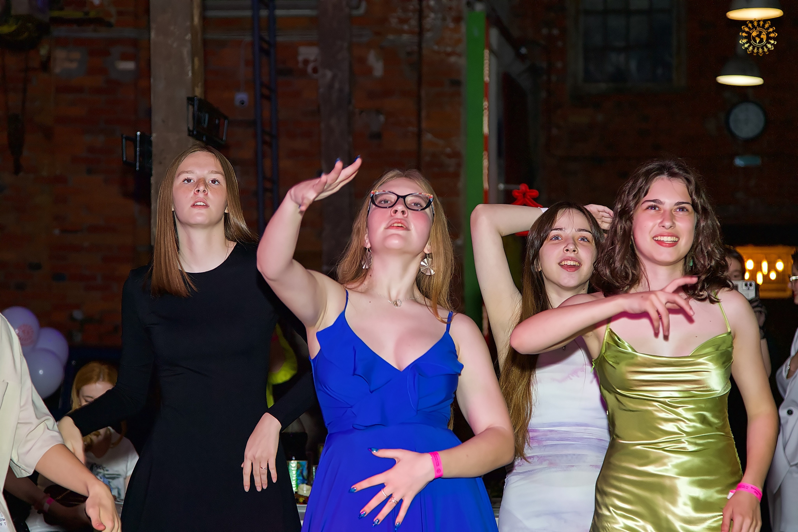 Выпускной 2023 (9-й класс, школа № 46). Loft Urban. Москва. Репортажная съемка в Москве и области. Анималистика