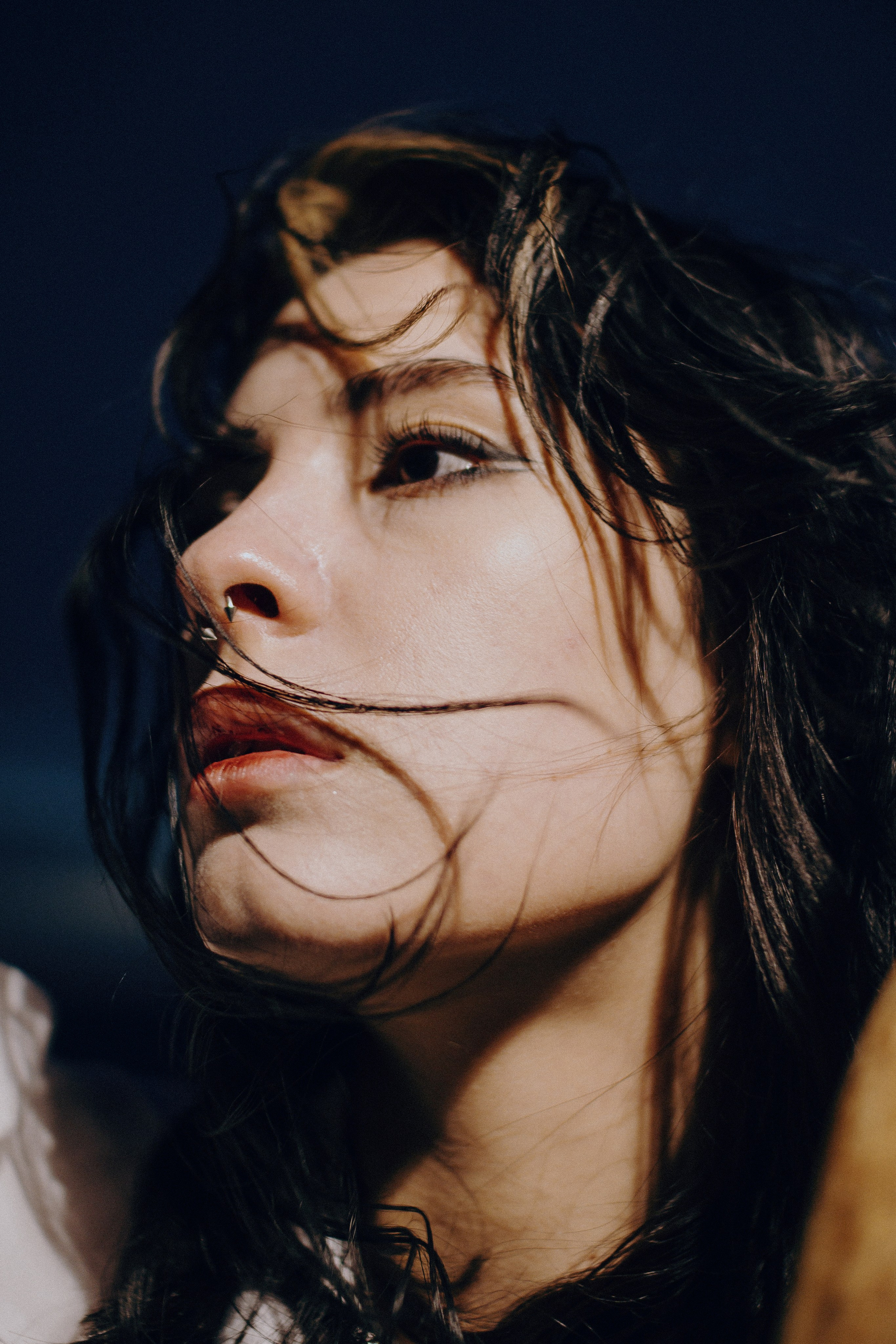 Съёмка у моря с оленьими рогами