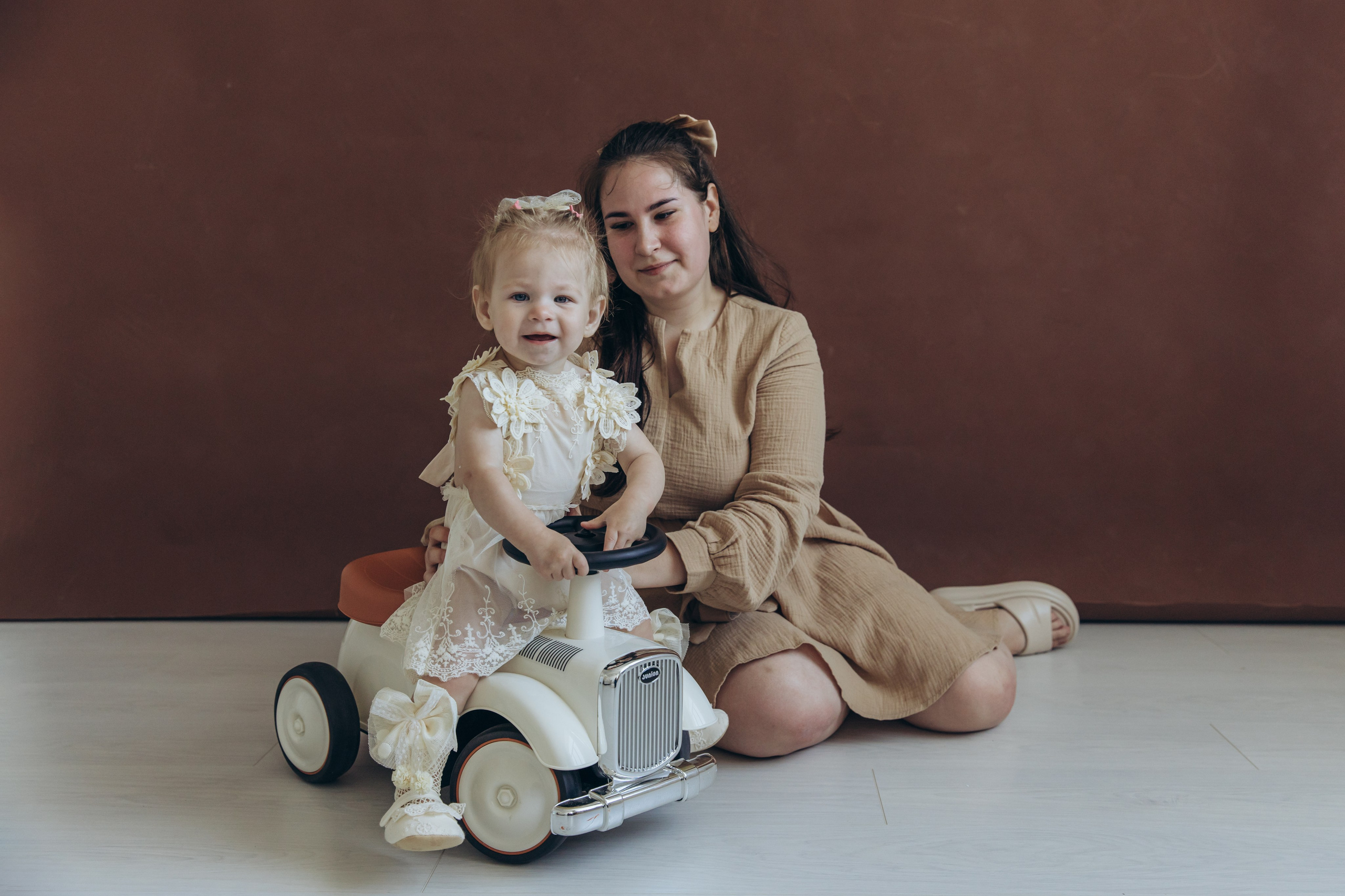 Полина с мамой. Фотограф на крещение в Рязани. Семейный фотограф