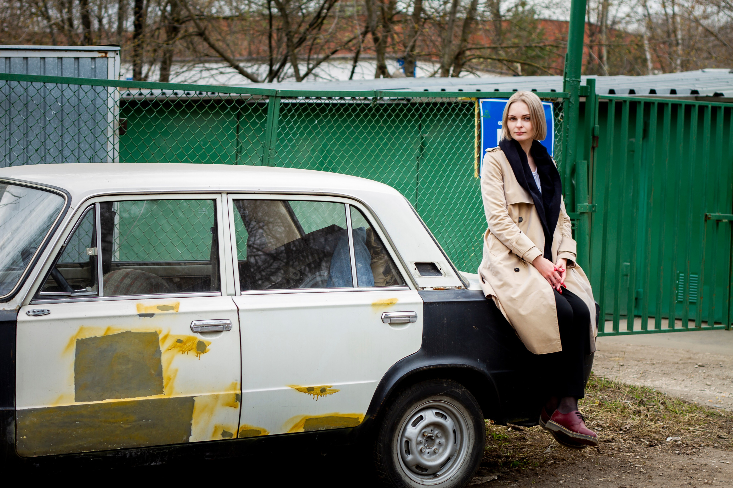 фото с машиной, девушка с советской машиной, запорожец и девушка