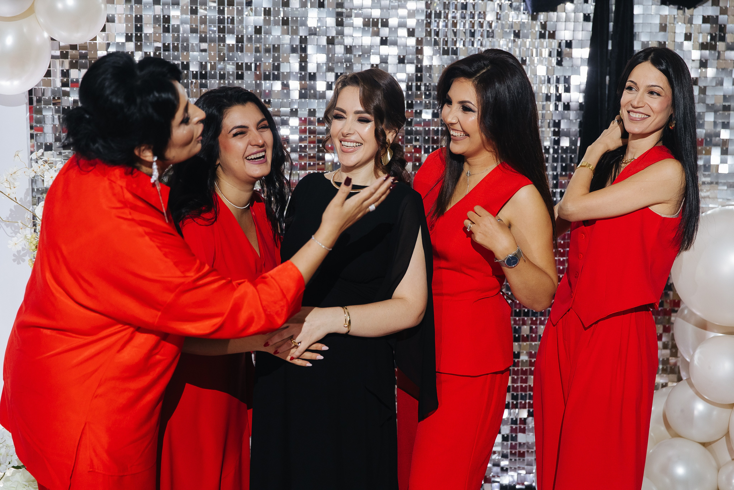 Ани и Назели. 35&5 День рождения, «Янтарь». Фотограф в Красноярске Надежда Воскресенская