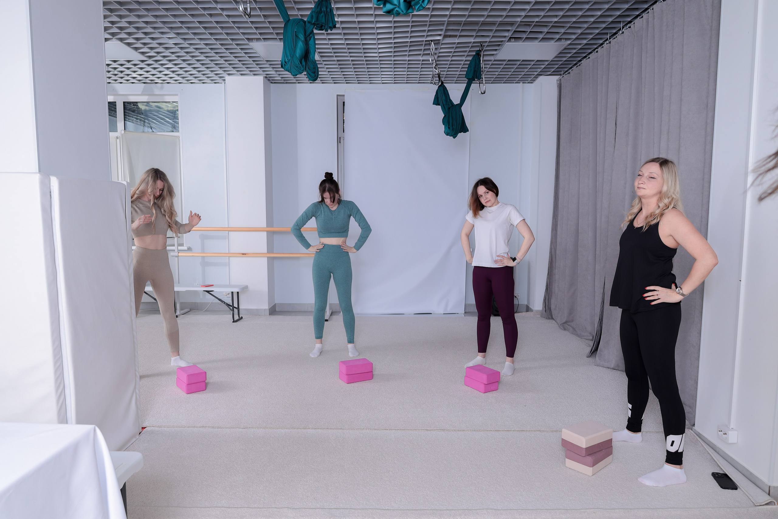 Арт-терапия + аэройога. Фотограф Надршина Лилия