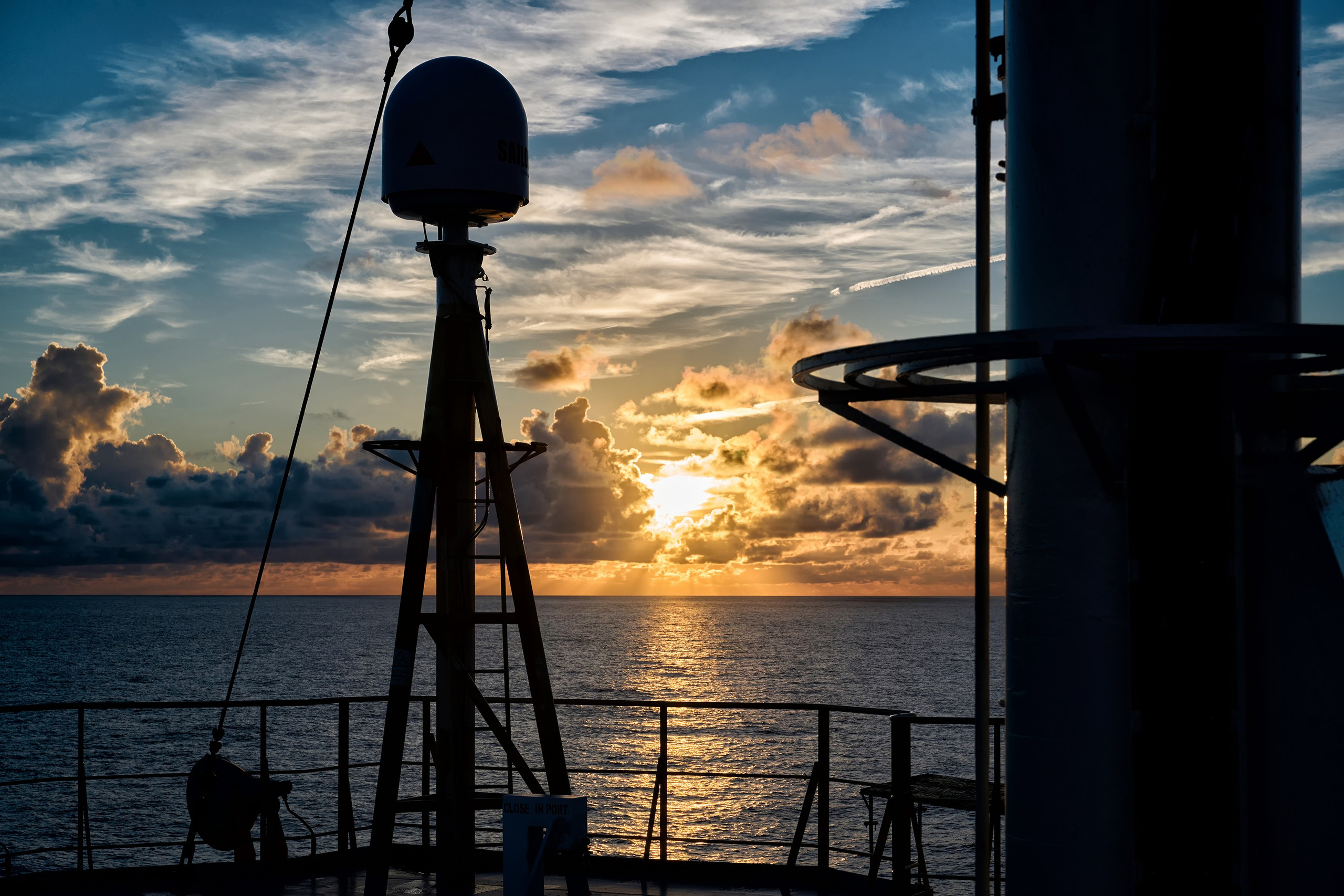 Романтика работы в море. Romanticism of work at sea. Яркие фото на Чёрном море