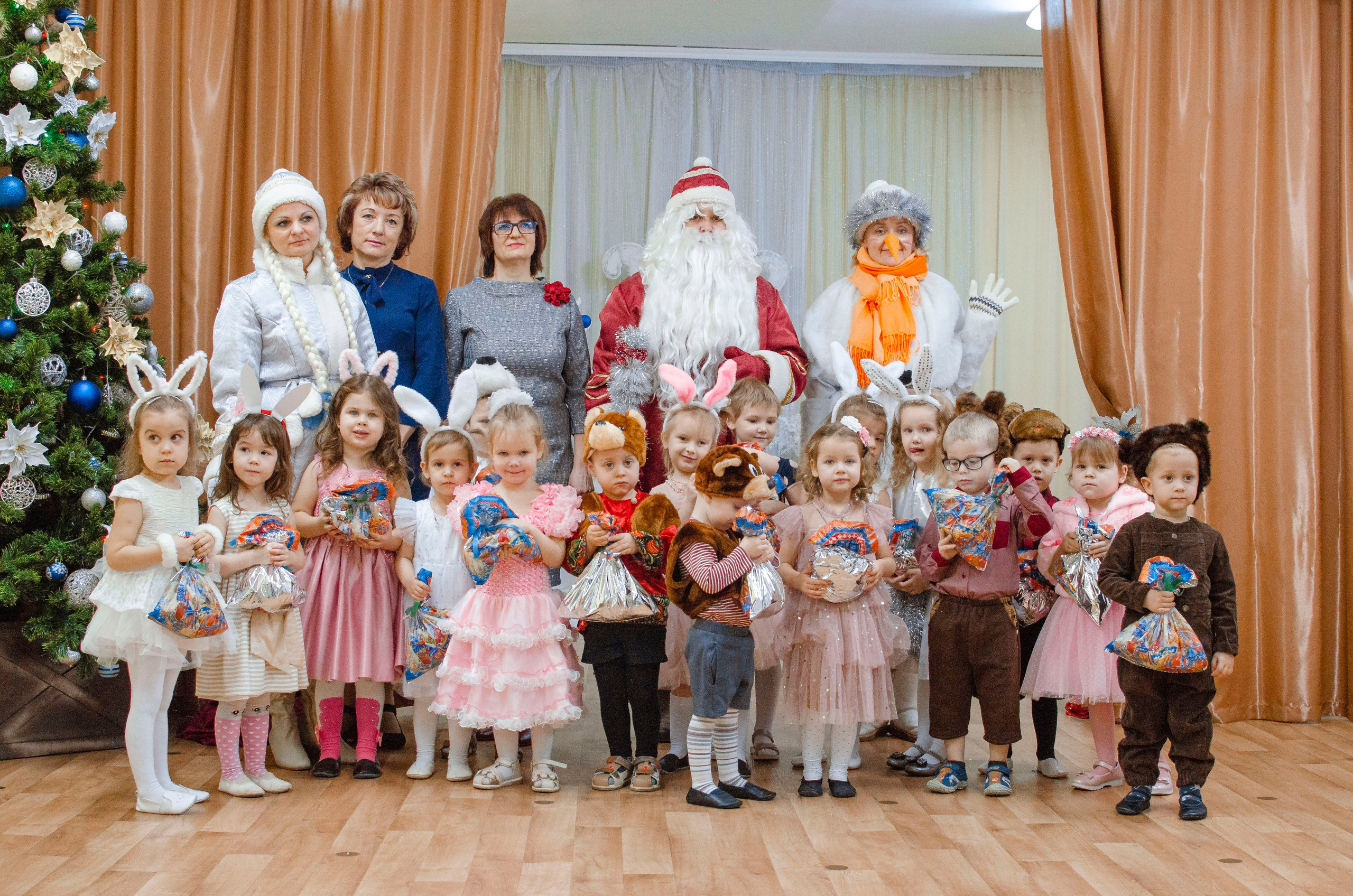 Утренник новогодний. Семейный фотограф на выписку из роддома и крещение Минск Настя Гришук