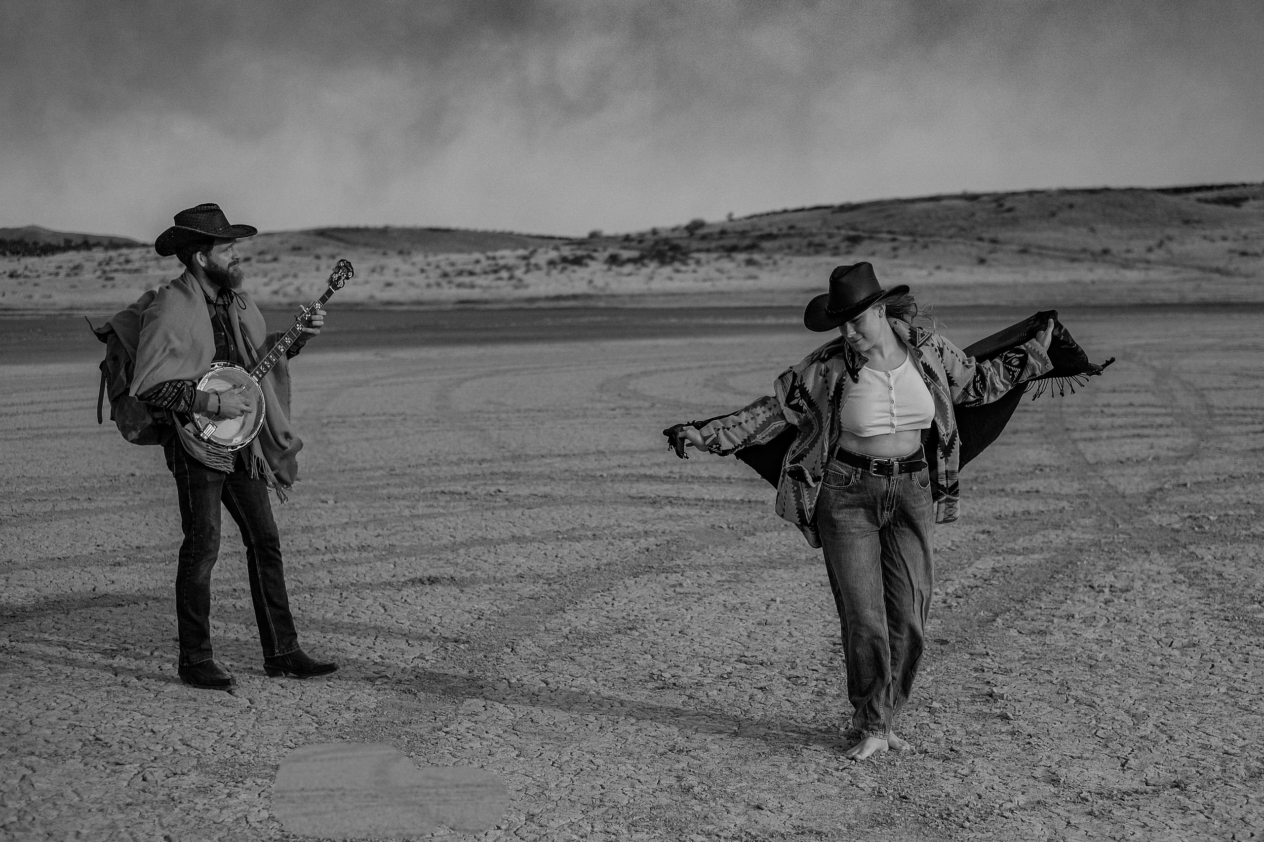 История любви. Дикий запад, ковбойские фильм, лихие ребята, прошлые века, wild west. Профессиональная фотосъемка в Крыму. Натуральные эмоции и живые кадры. Забронируйте дату прямо сейчас!