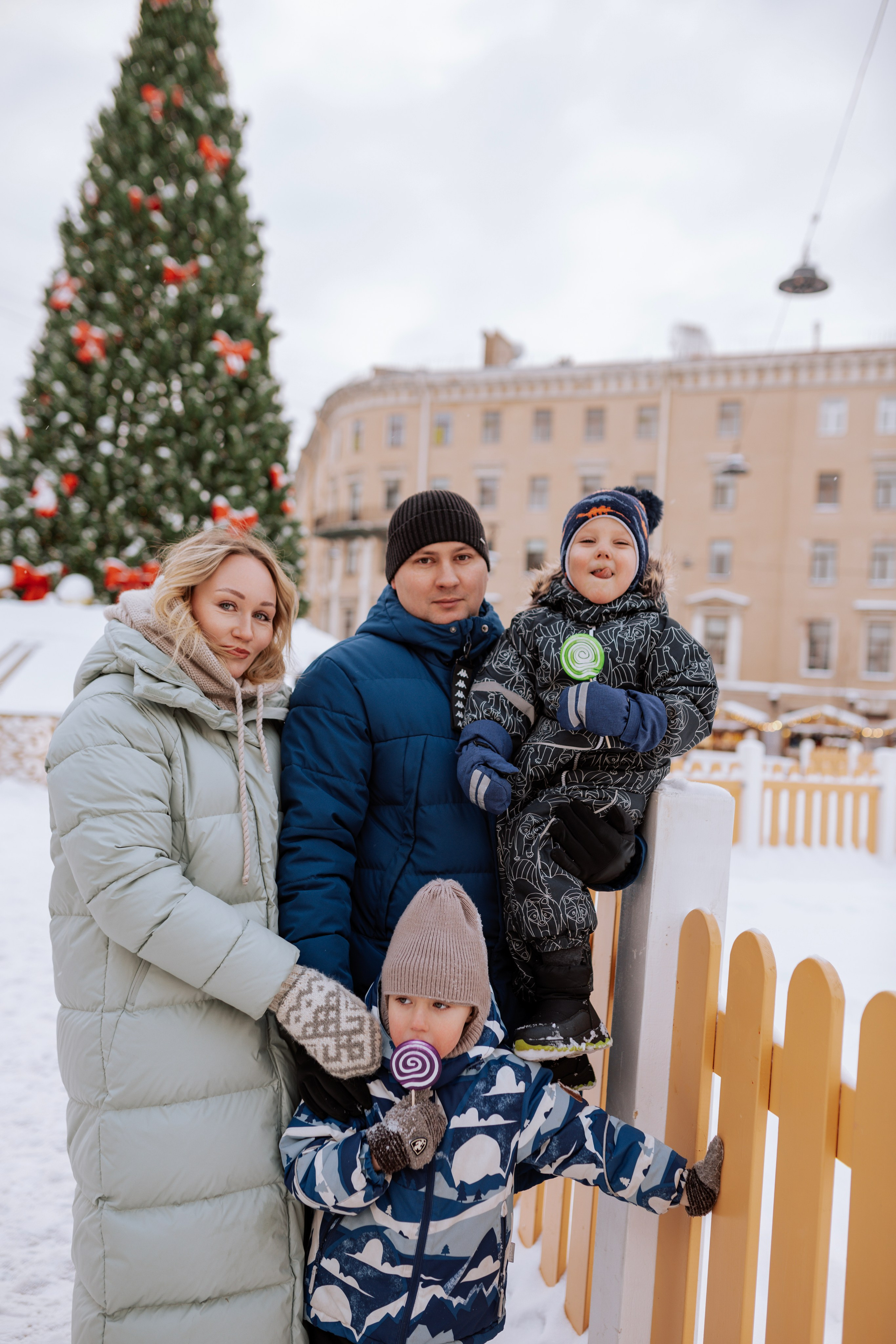 Семейная, Манежная площадь
