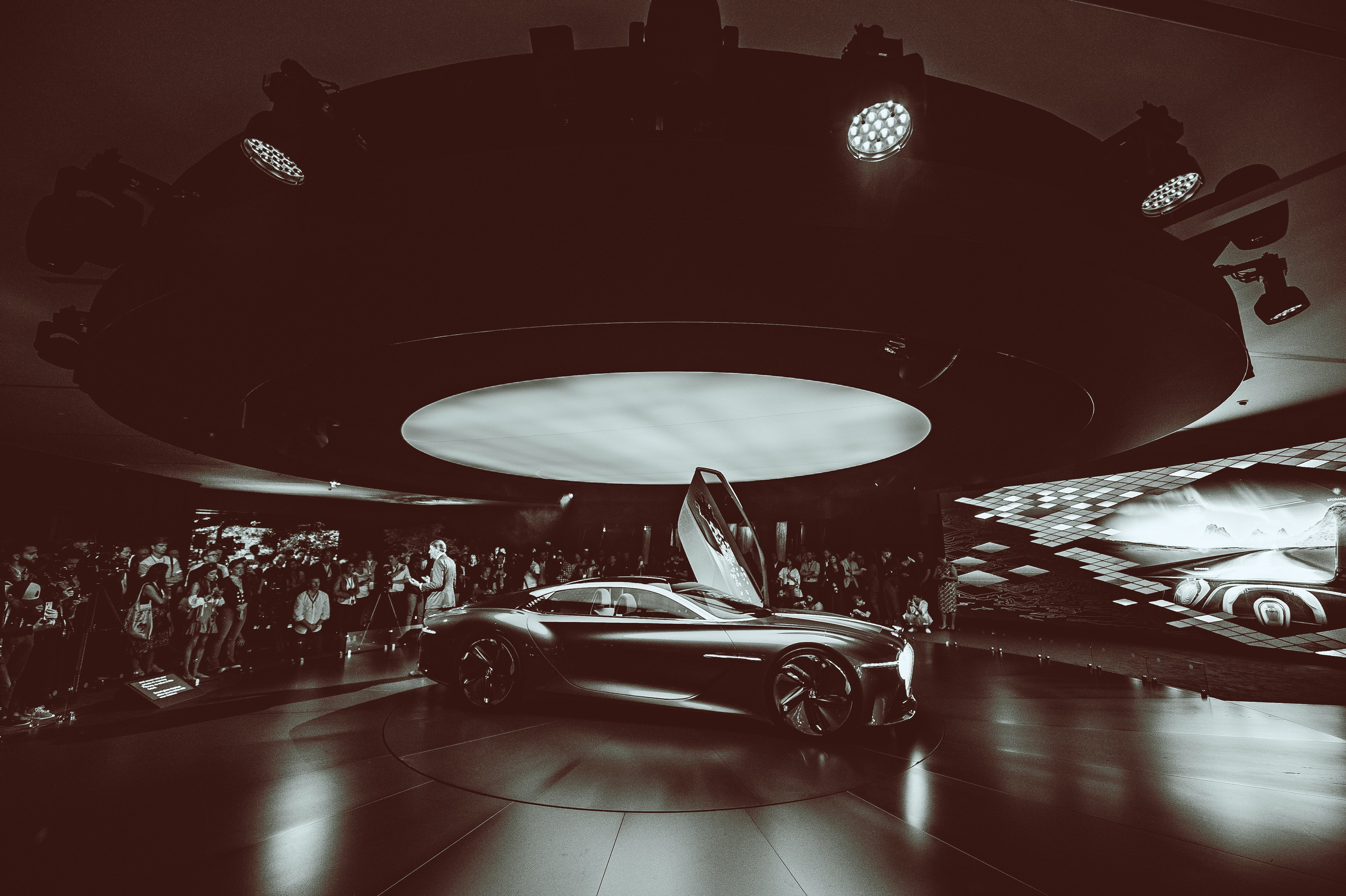 Премьера Bentley100EXP, Кру Великобритания. Репортажный фотограф Андрей Бузин